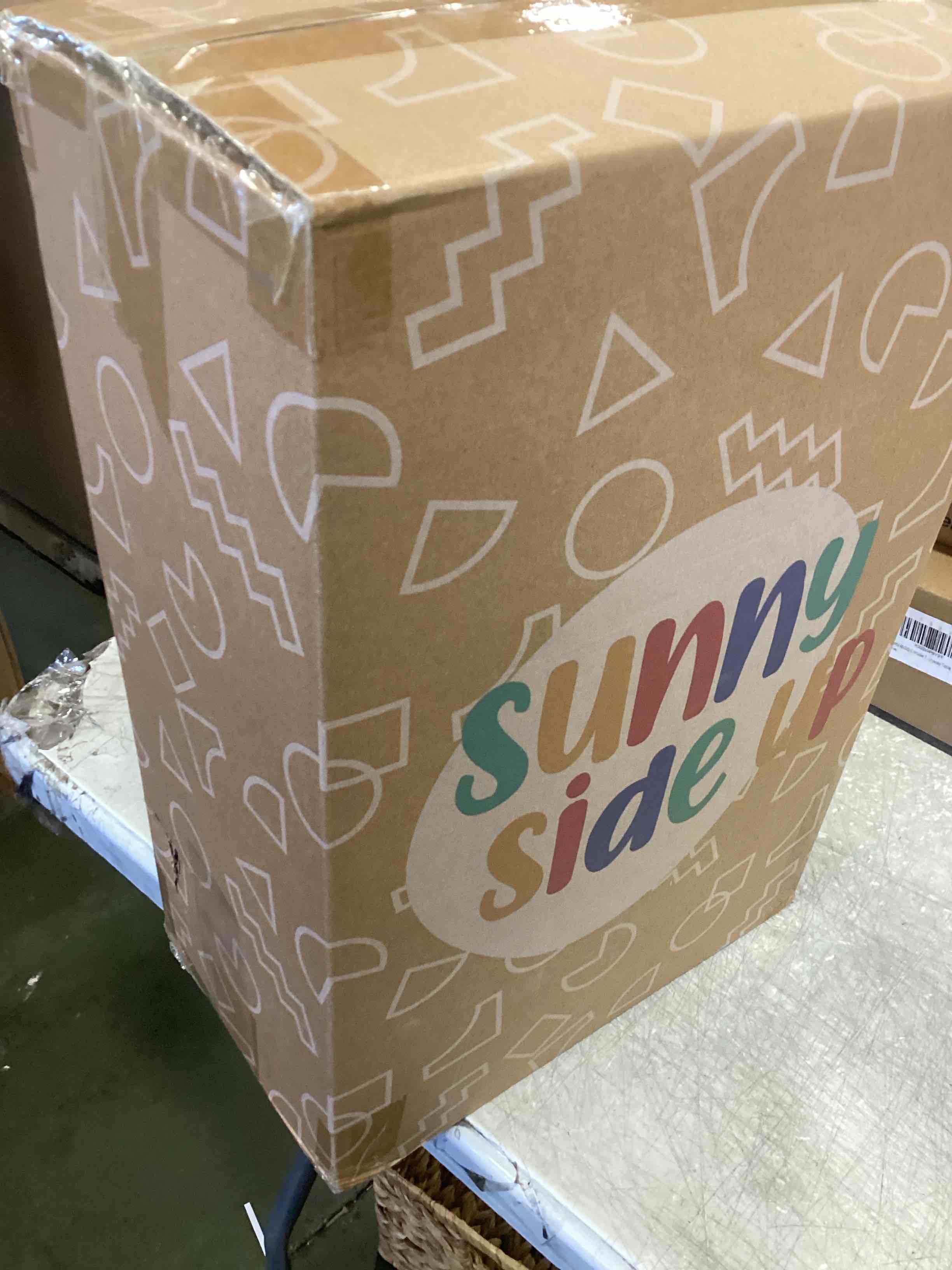 https://s3.amazonaws.com/lotting-images-prod/bidfta/BLU6445959_1717081794514.jpeg