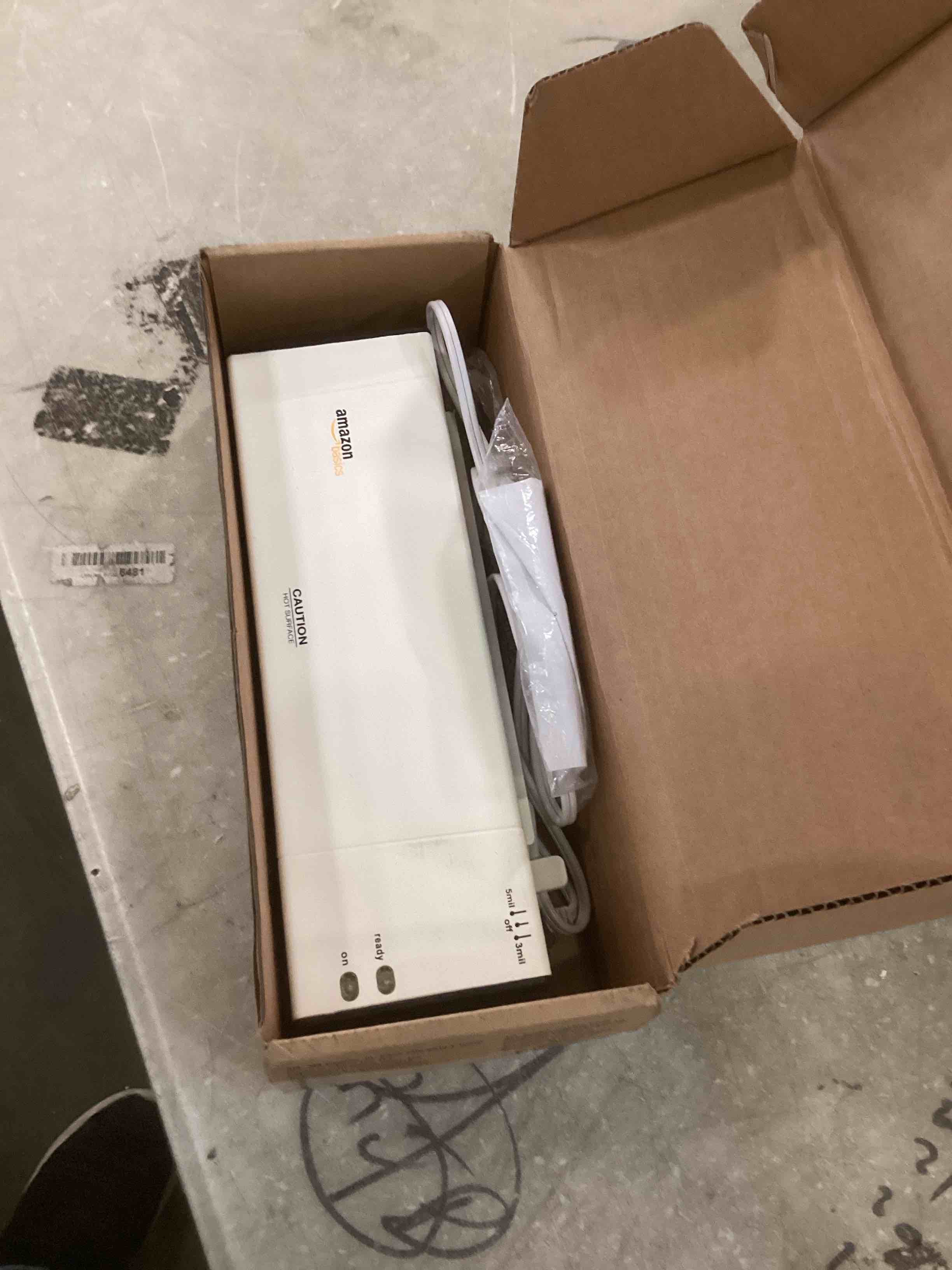 https://s3.amazonaws.com/lotting-images-prod/bidfta/BLU6447449_1715629372263.jpeg