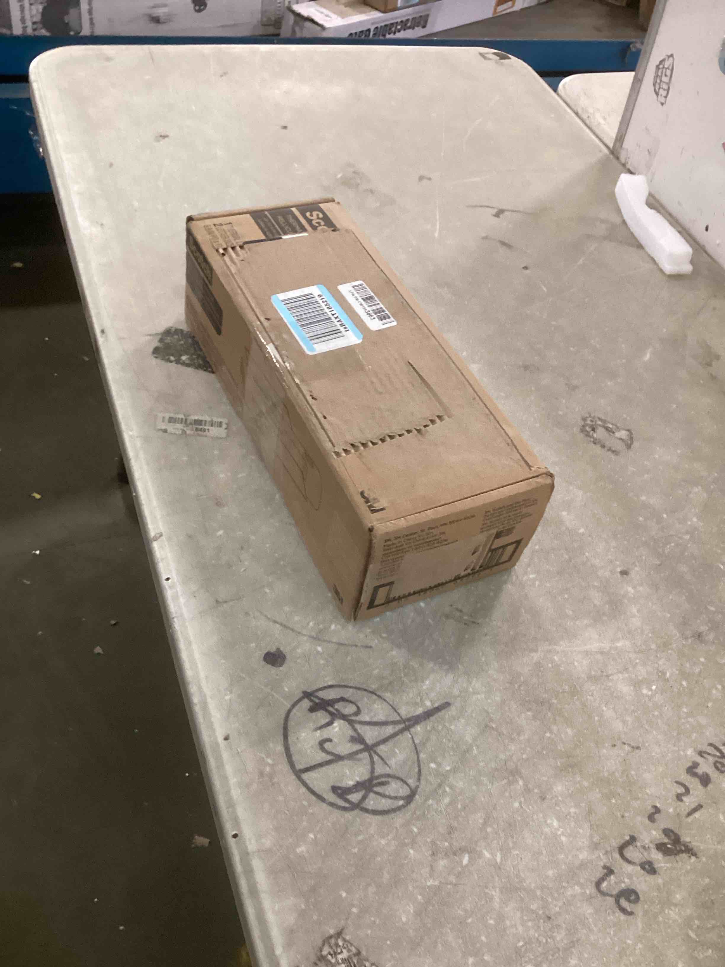 https://s3.amazonaws.com/lotting-images-prod/bidfta/BLU6447449_1715629384027.jpeg
