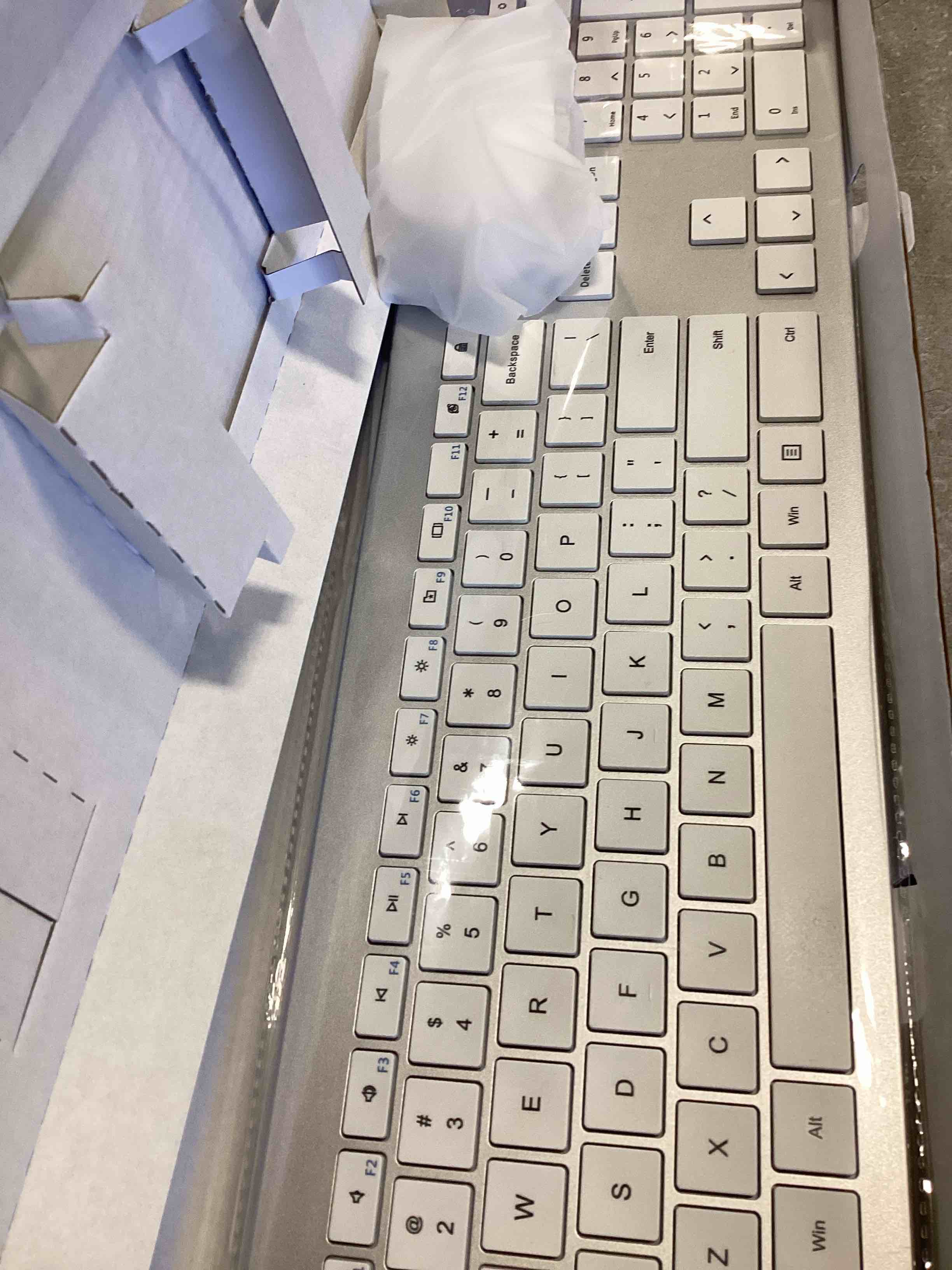 https://s3.amazonaws.com/lotting-images-prod/bidfta/BLU6449703_1717073774092.jpeg