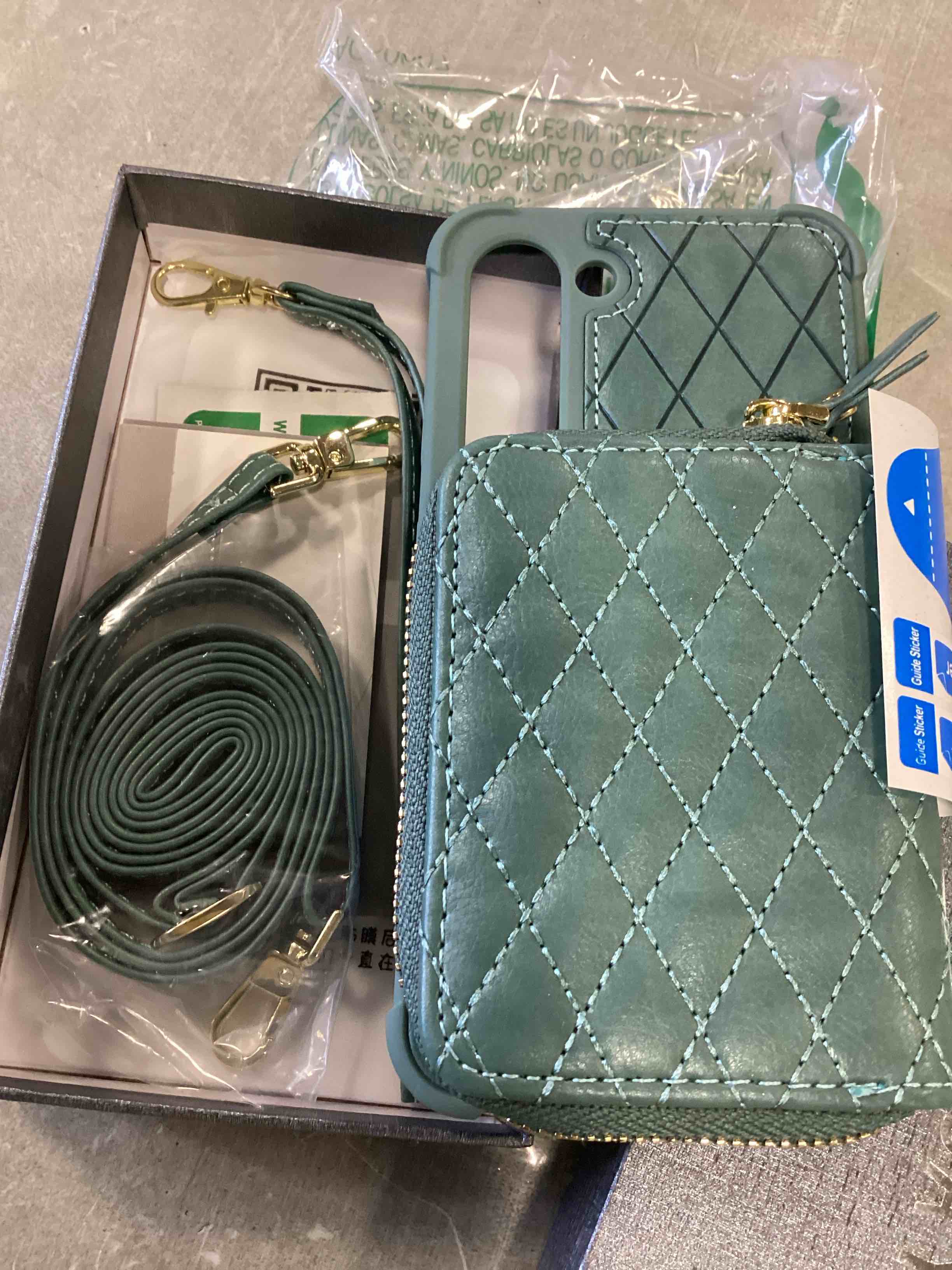 https://s3.amazonaws.com/lotting-images-prod/bidfta/BLU6449757_1717080412884.jpeg