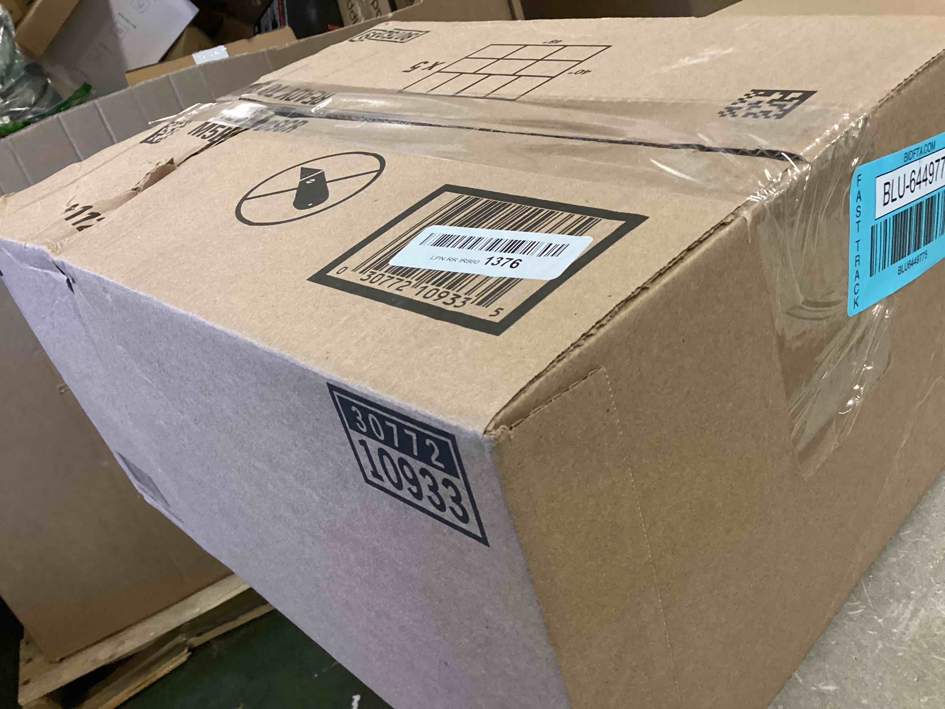 https://s3.amazonaws.com/lotting-images-prod/bidfta/BLU6449775_1717081540382.jpeg