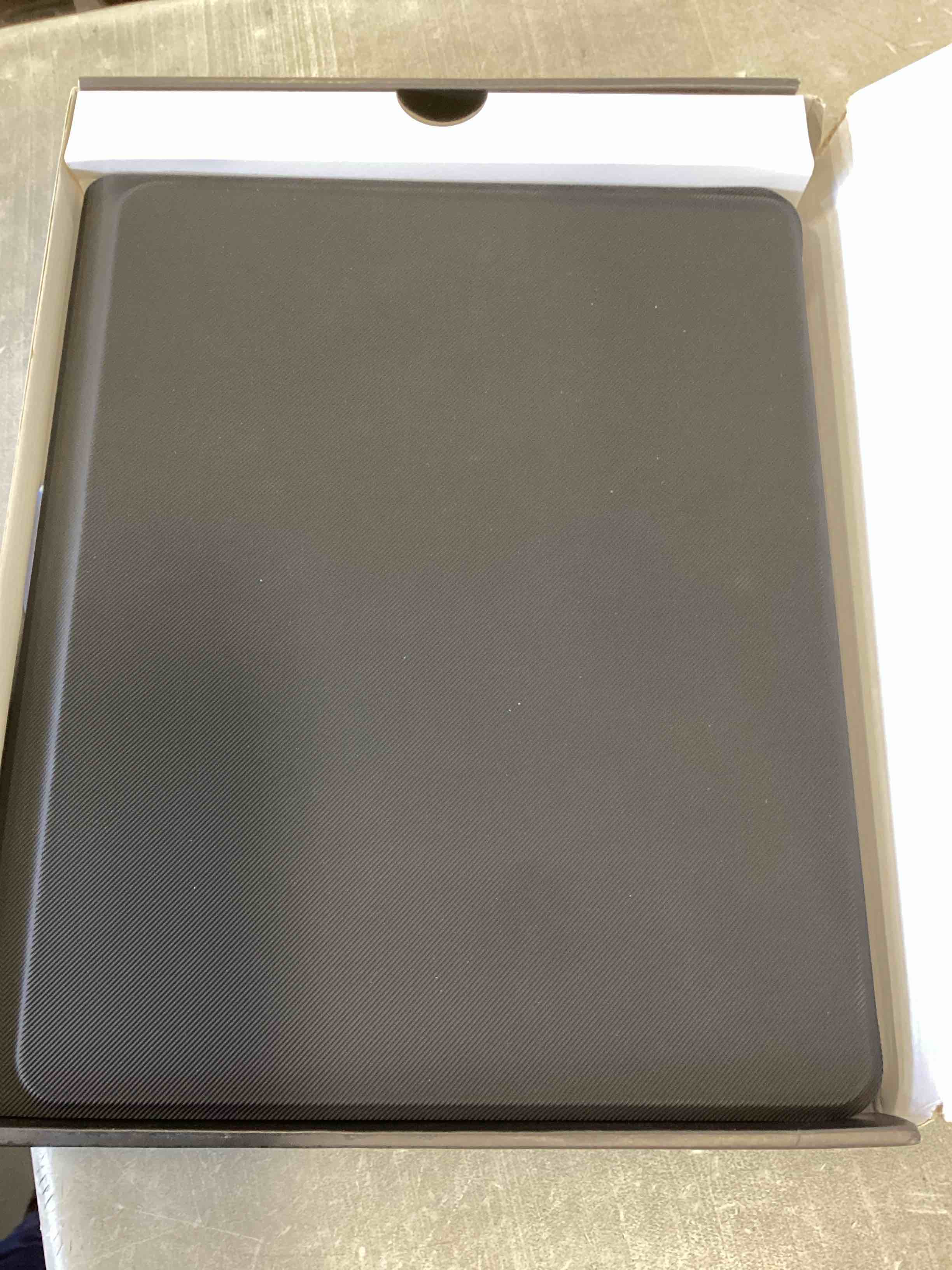 https://s3.amazonaws.com/lotting-images-prod/bidfta/BLU6450097_1717170946546.jpeg