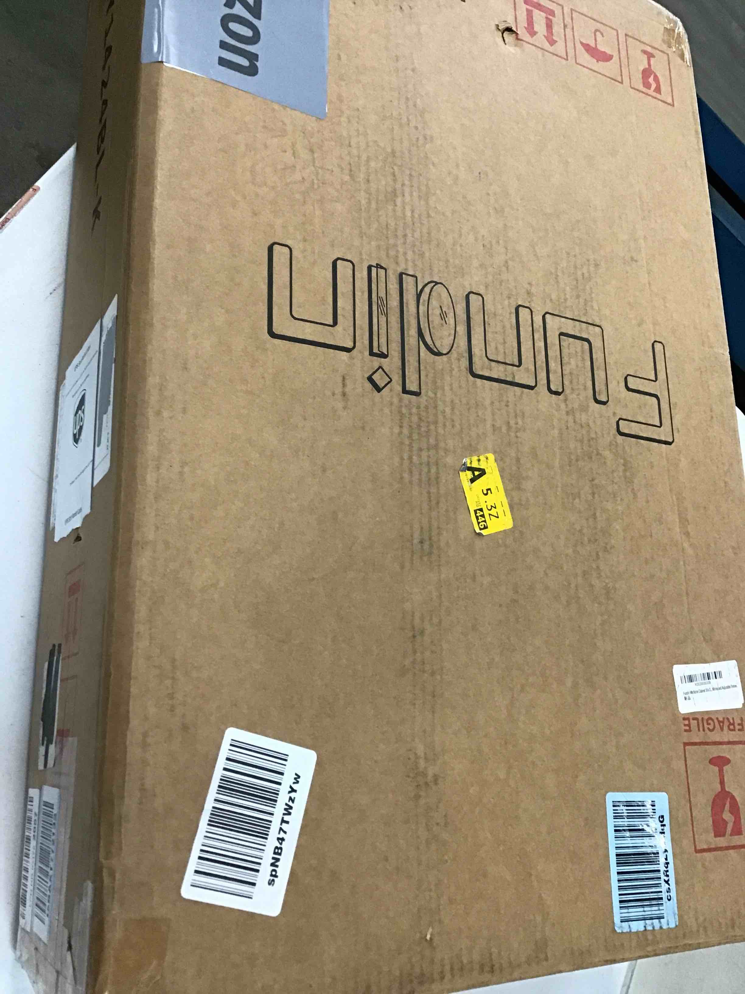 https://s3.amazonaws.com/lotting-images-prod/bidfta/BLU6450524_1715354650321.jpeg