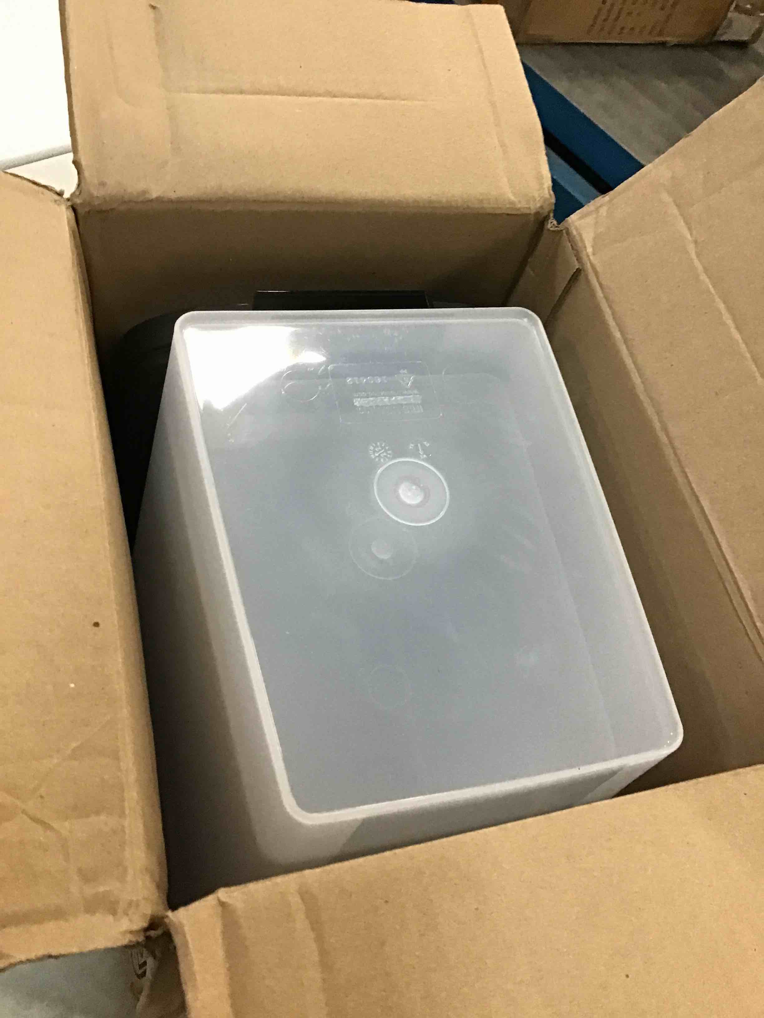 https://s3.amazonaws.com/lotting-images-prod/bidfta/BLU6450907_1715685803744.jpeg
