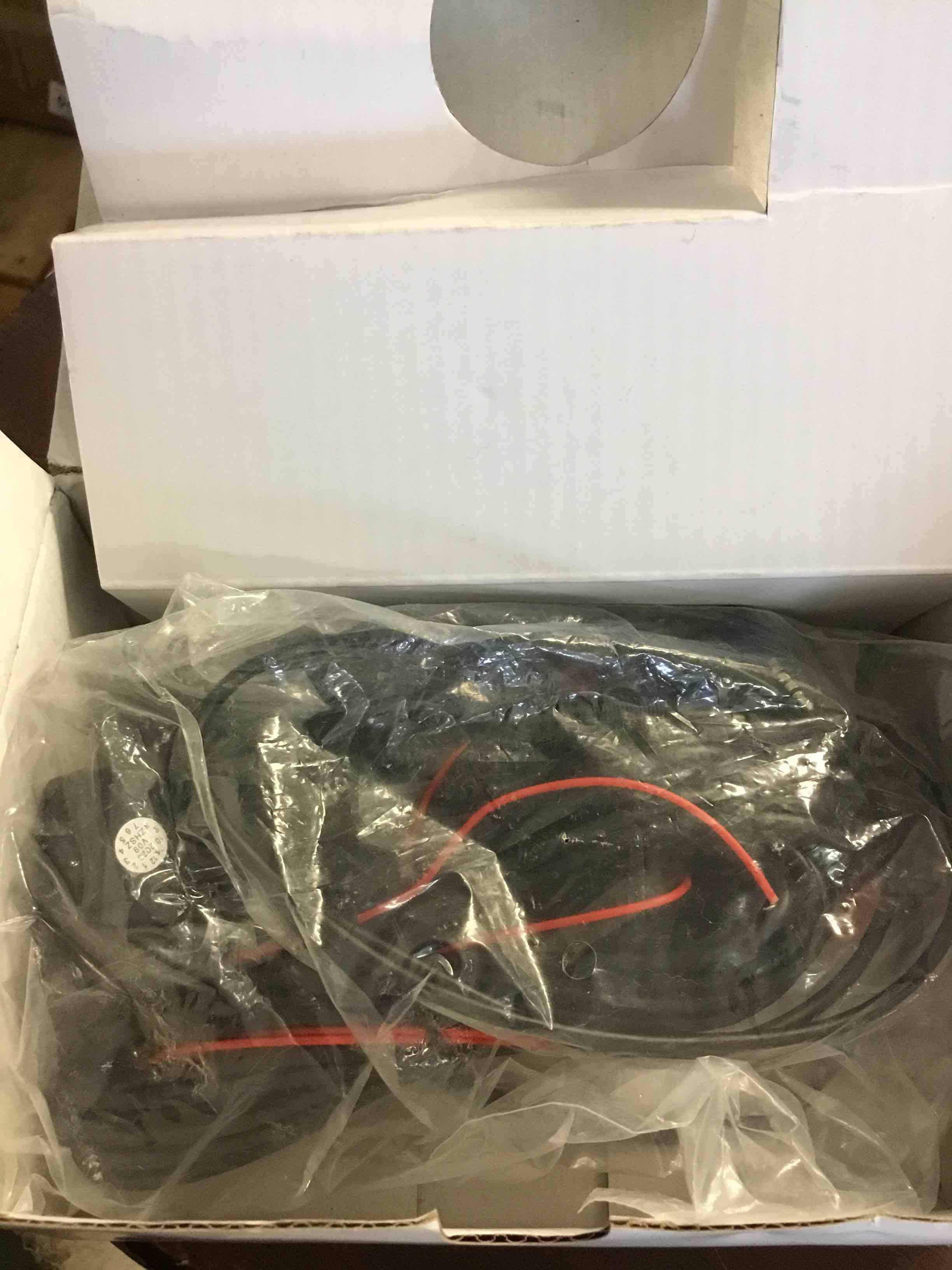 https://s3.amazonaws.com/lotting-images-prod/bidfta/BLU6469515_1723576060675.jpeg