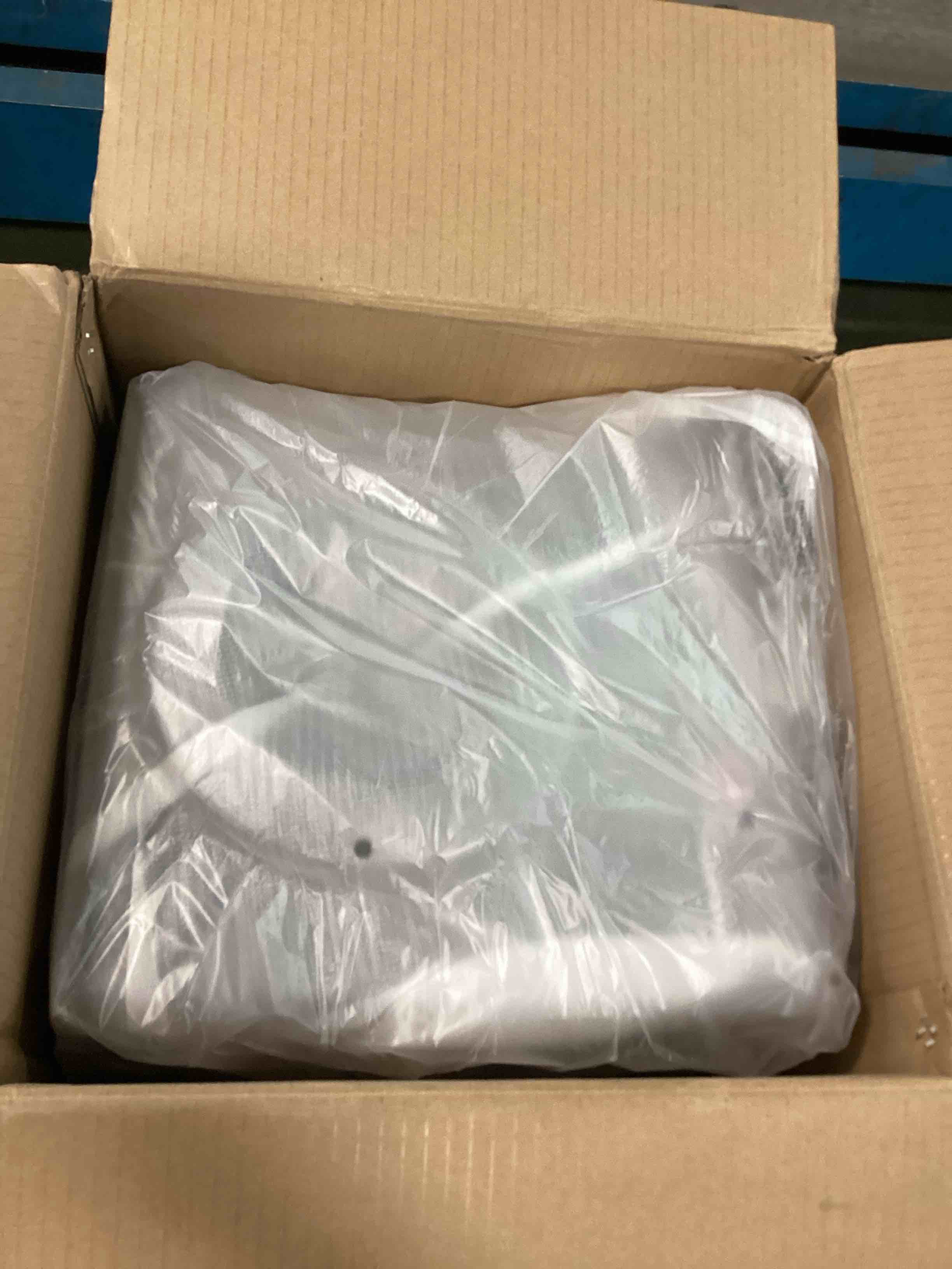 https://s3.amazonaws.com/lotting-images-prod/bidfta/BLU6476770_1722401132423.jpeg