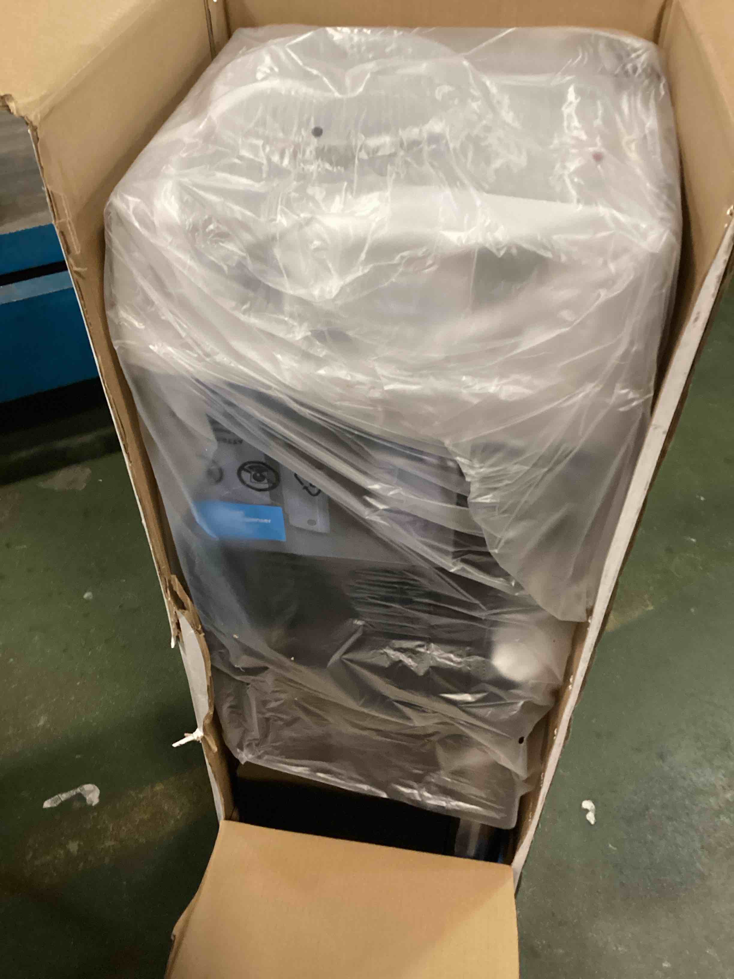 https://s3.amazonaws.com/lotting-images-prod/bidfta/BLU6476770_1722401208981.jpeg