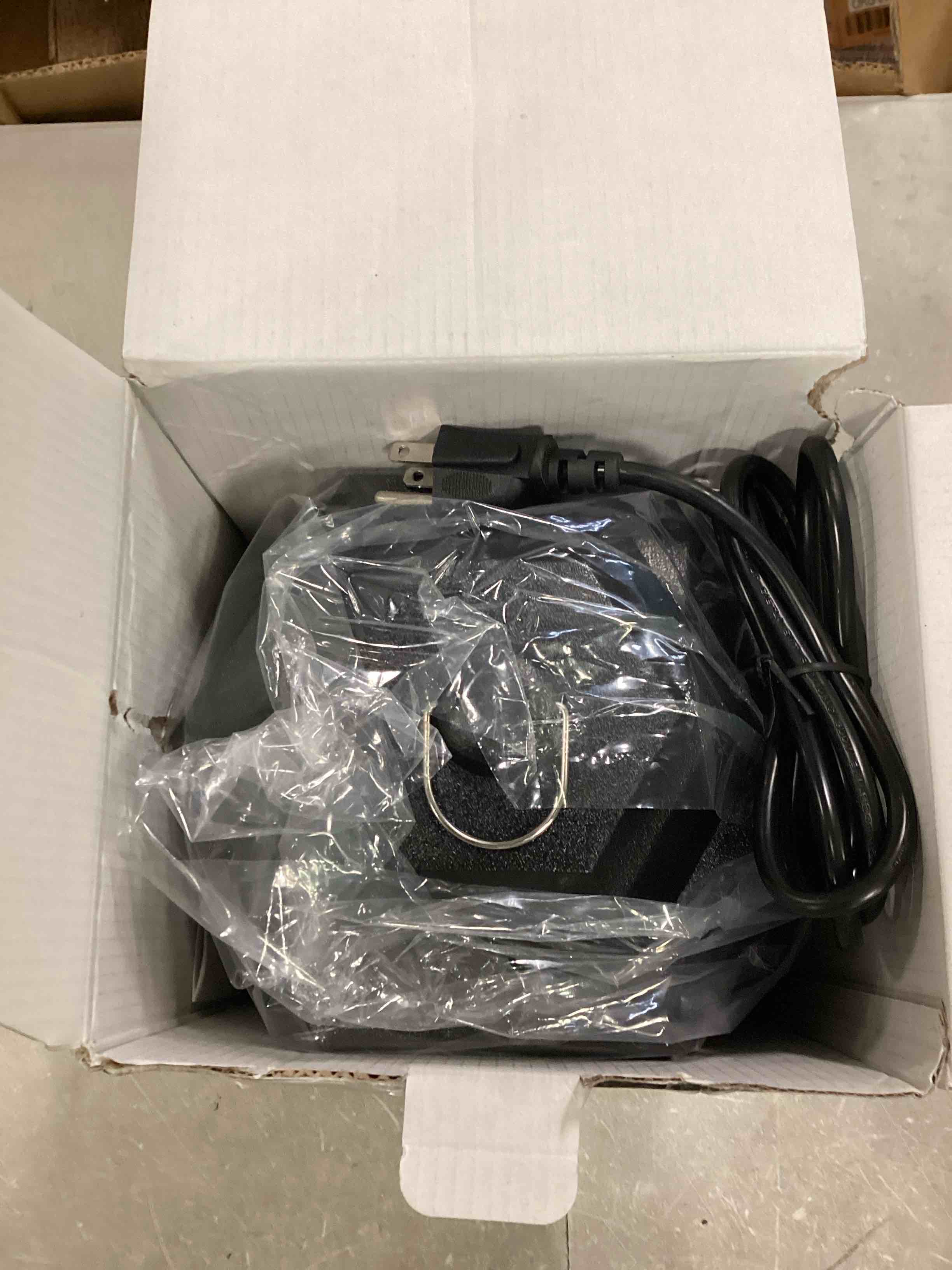 https://s3.amazonaws.com/lotting-images-prod/bidfta/BLU6476794_1722461543279.jpeg