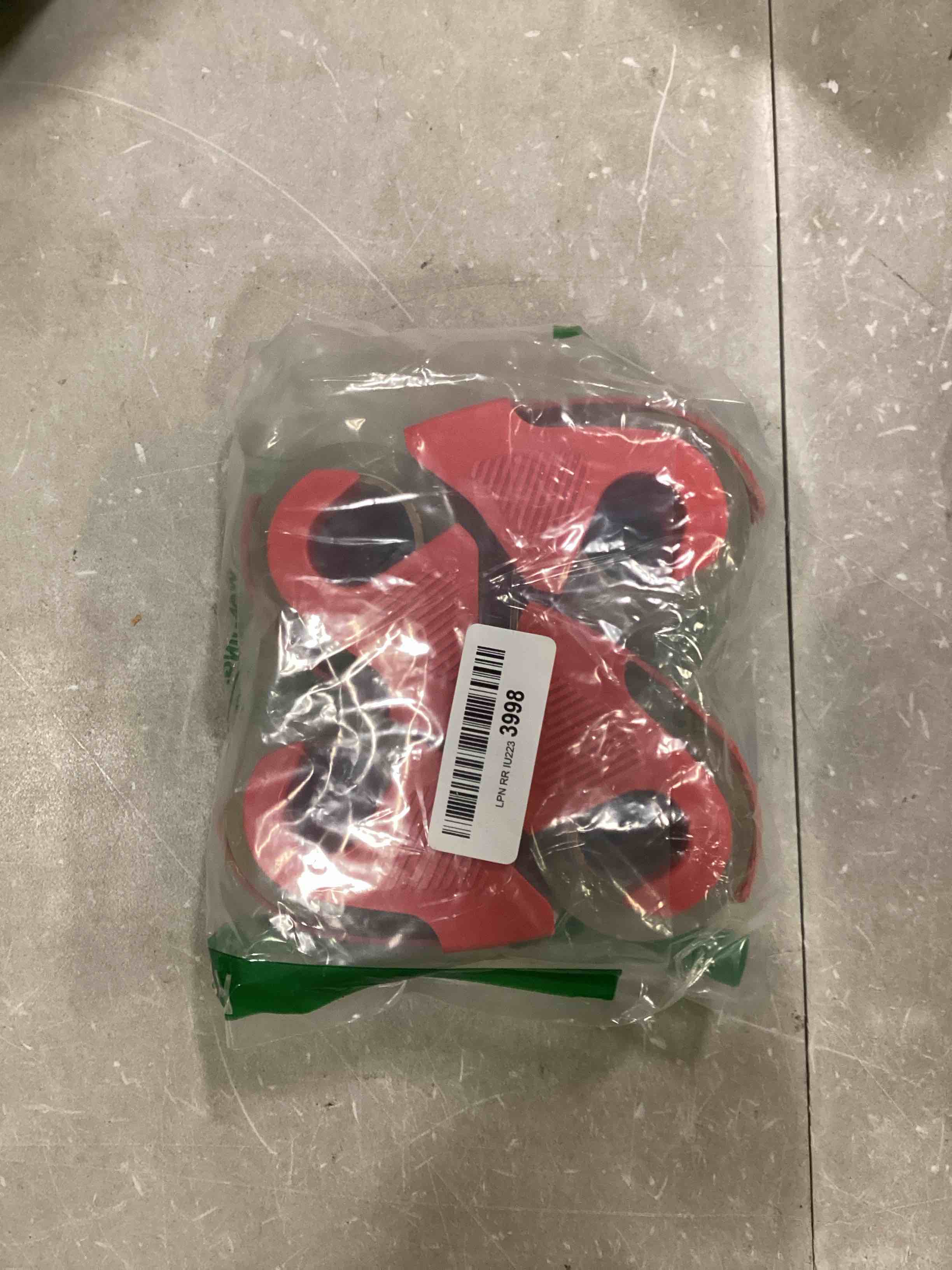 https://s3.amazonaws.com/lotting-images-prod/bidfta/BLU6476998_1722484567170.jpeg
