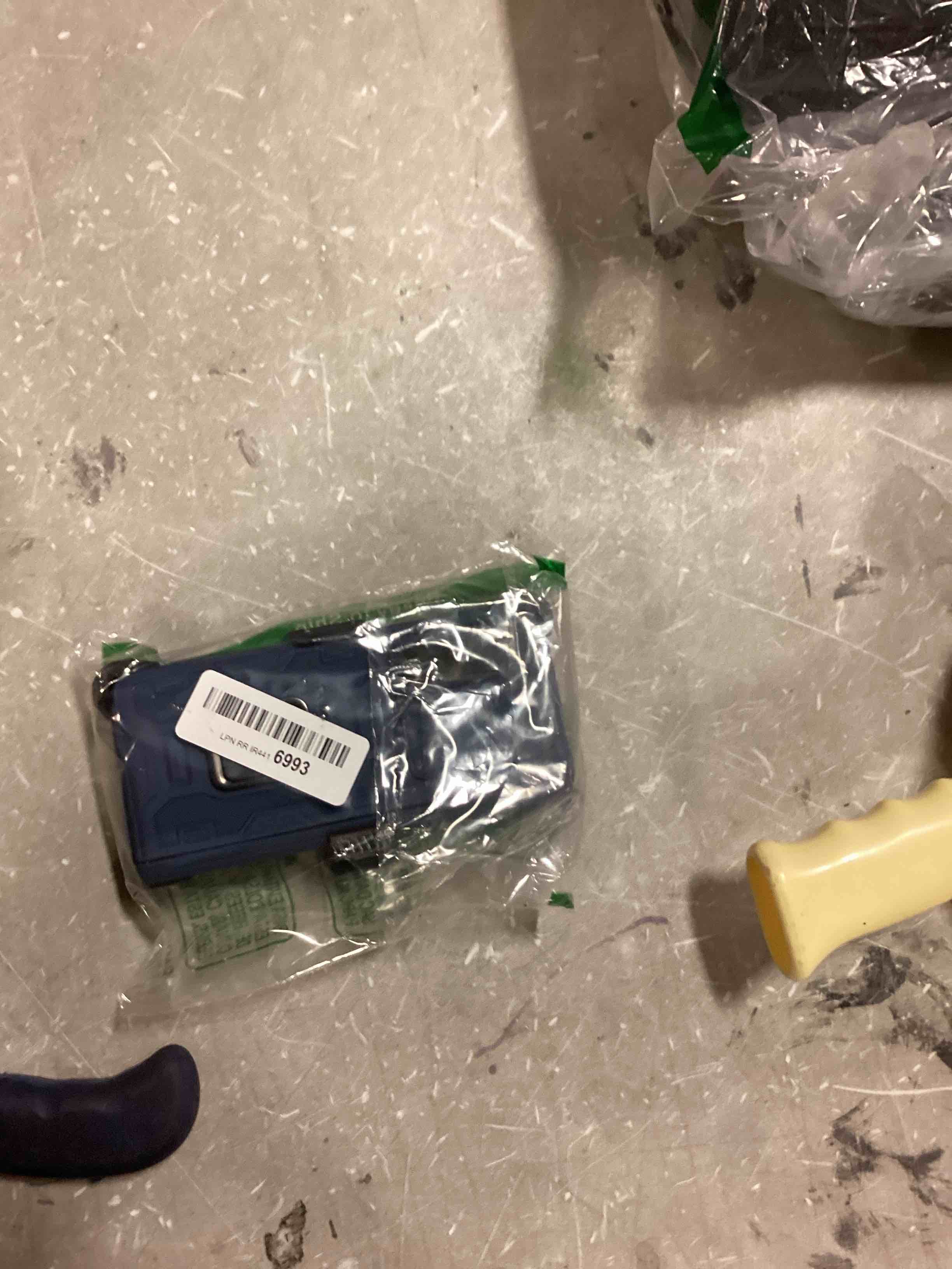 https://s3.amazonaws.com/lotting-images-prod/bidfta/BLU6480926_1719319629399.jpeg