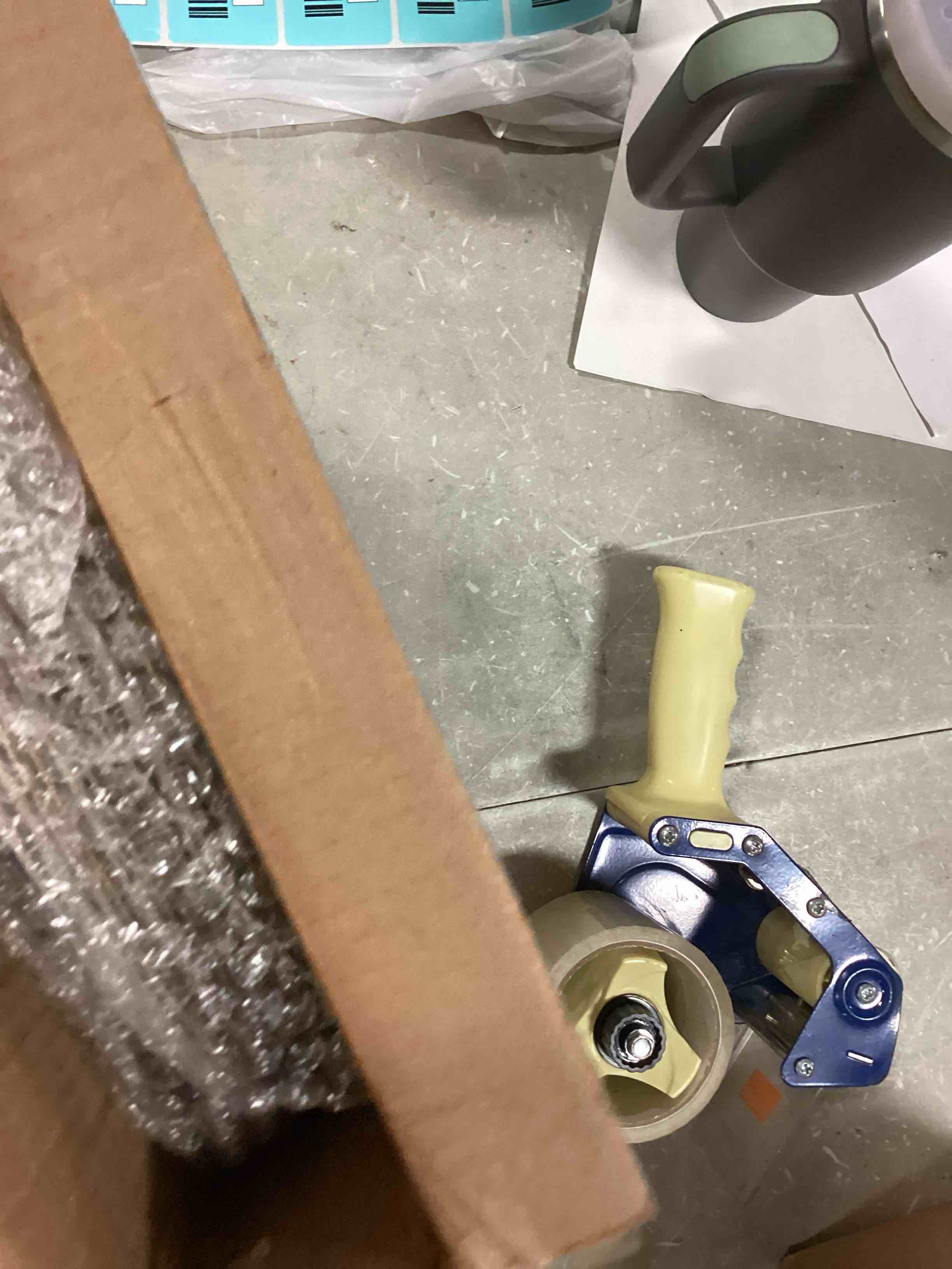 https://s3.amazonaws.com/lotting-images-prod/bidfta/BLU6480947_1719321646630.jpeg