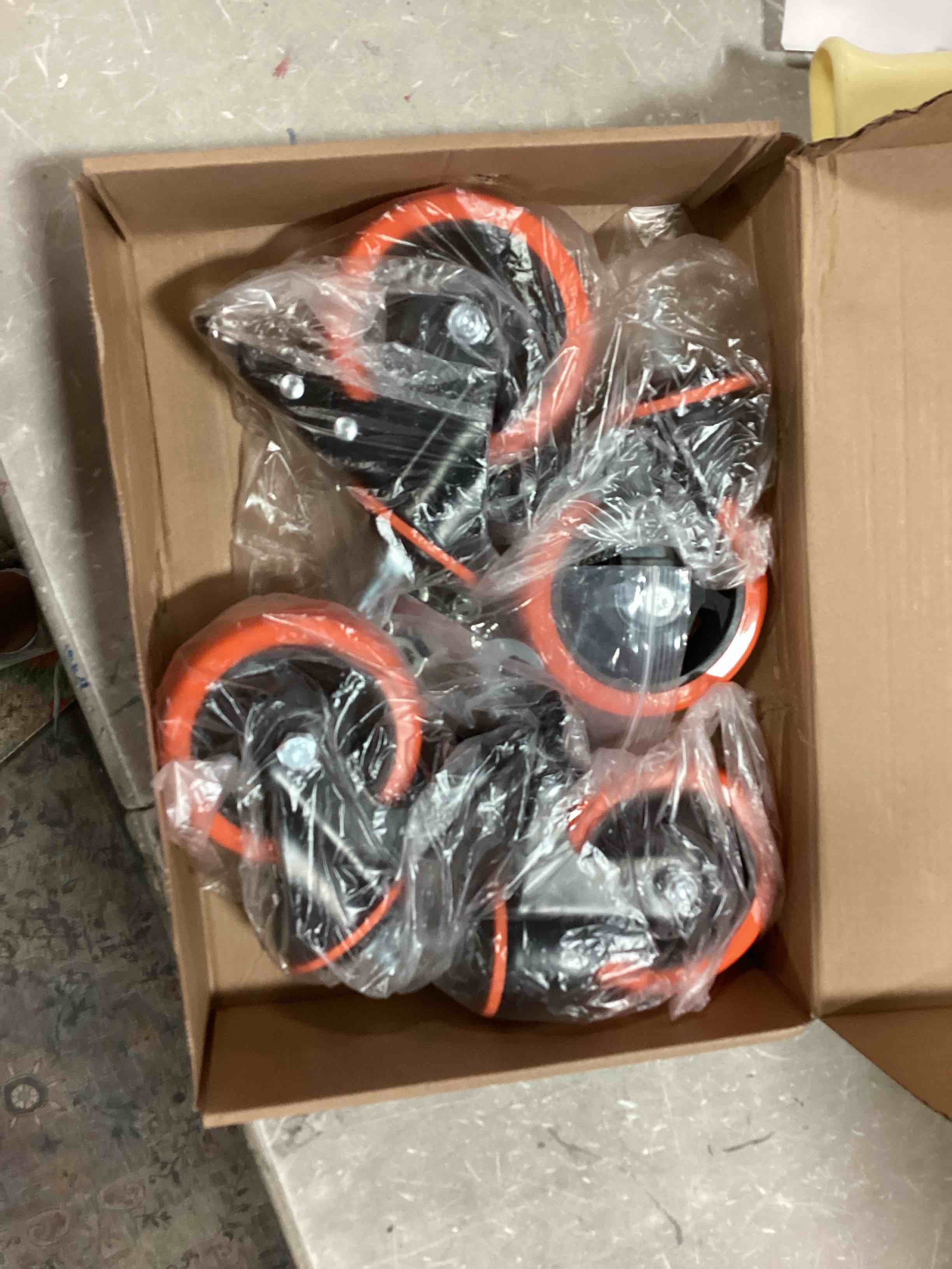 https://s3.amazonaws.com/lotting-images-prod/bidfta/BLU6480949_1719321829954.jpeg