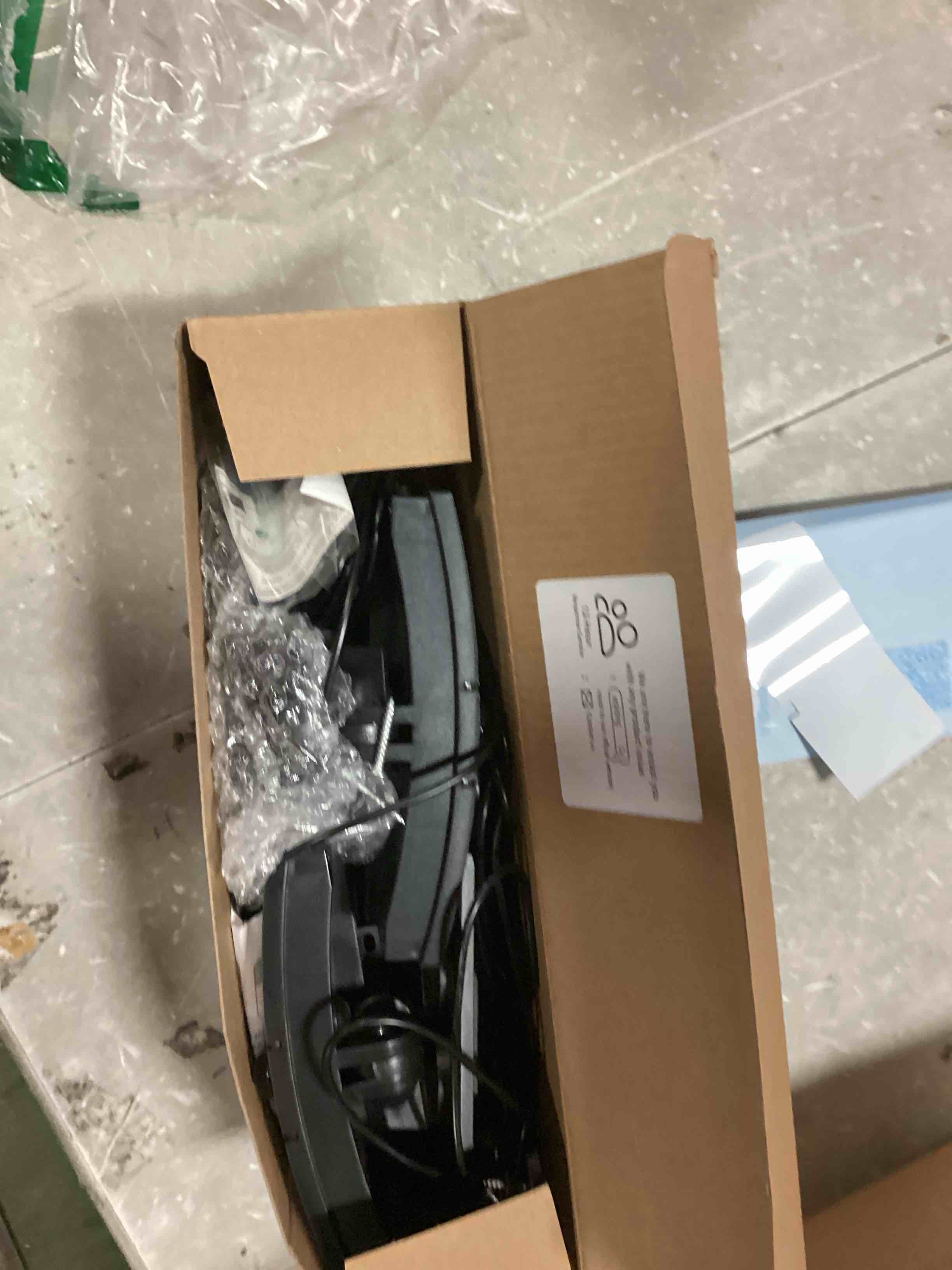 https://s3.amazonaws.com/lotting-images-prod/bidfta/BLU6481010_1719333309113.jpeg