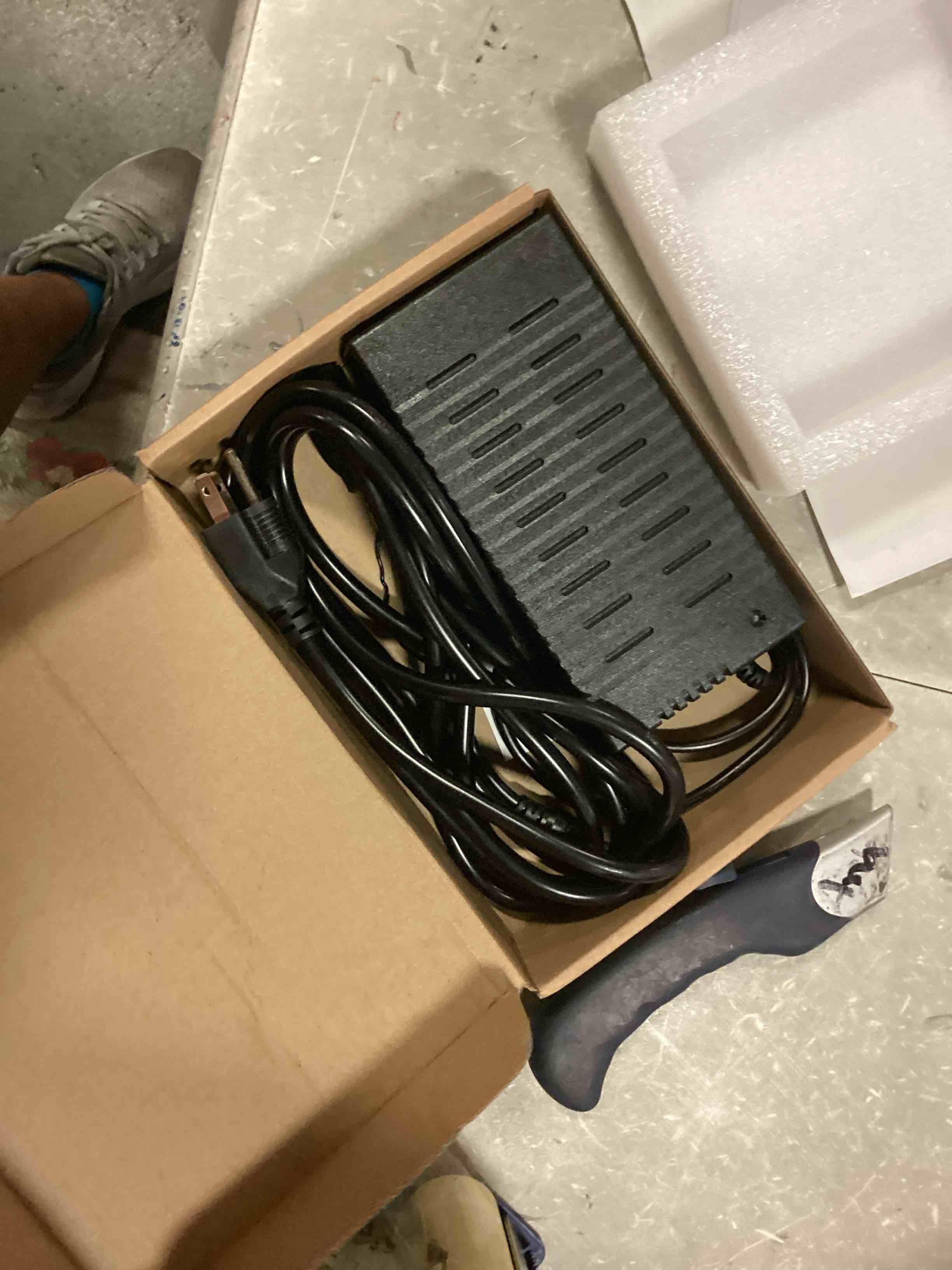 https://s3.amazonaws.com/lotting-images-prod/bidfta/BLU6481056_1719338183030.jpeg