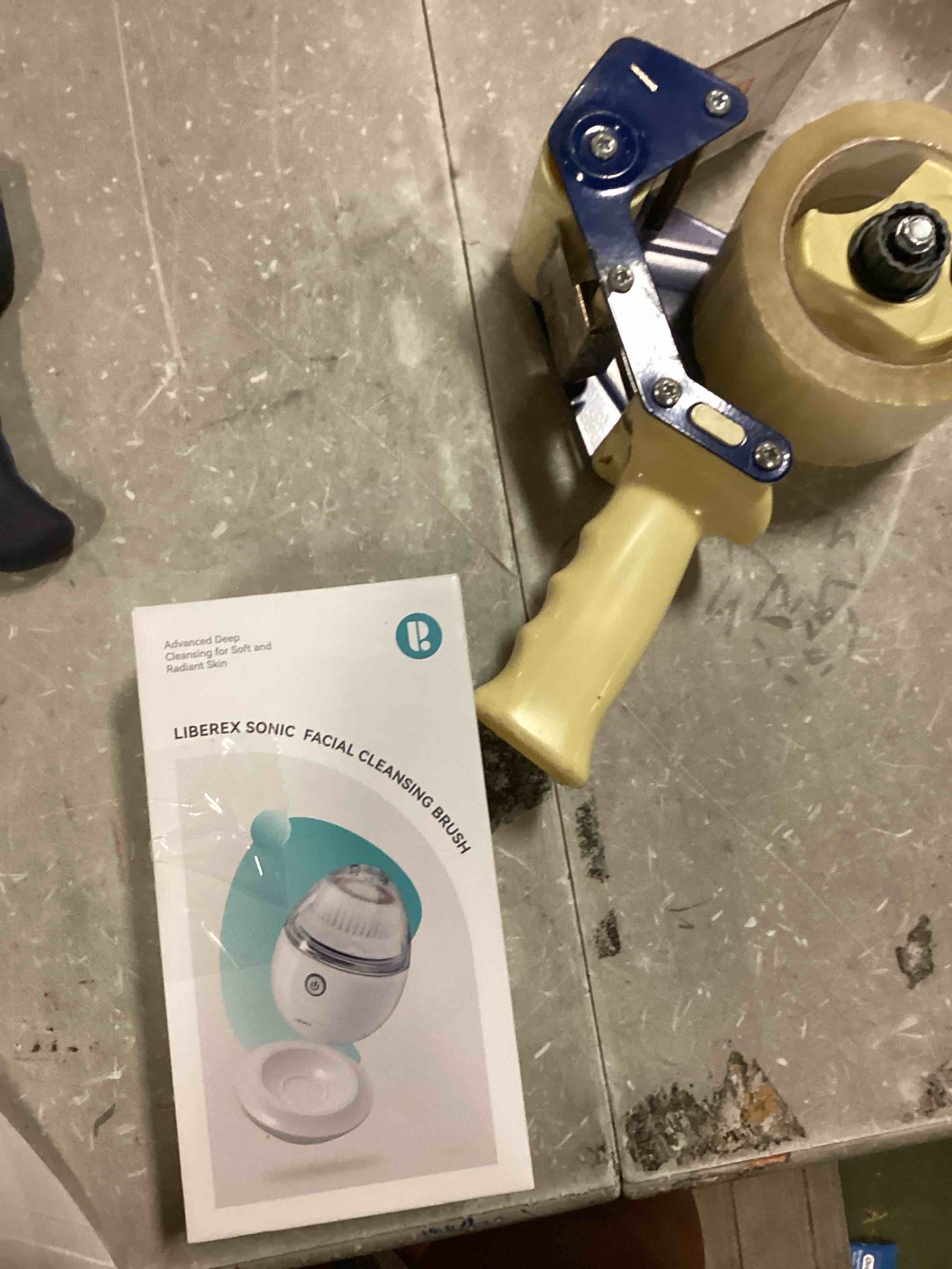 https://s3.amazonaws.com/lotting-images-prod/bidfta/BLU6481057_1719339640412.jpeg