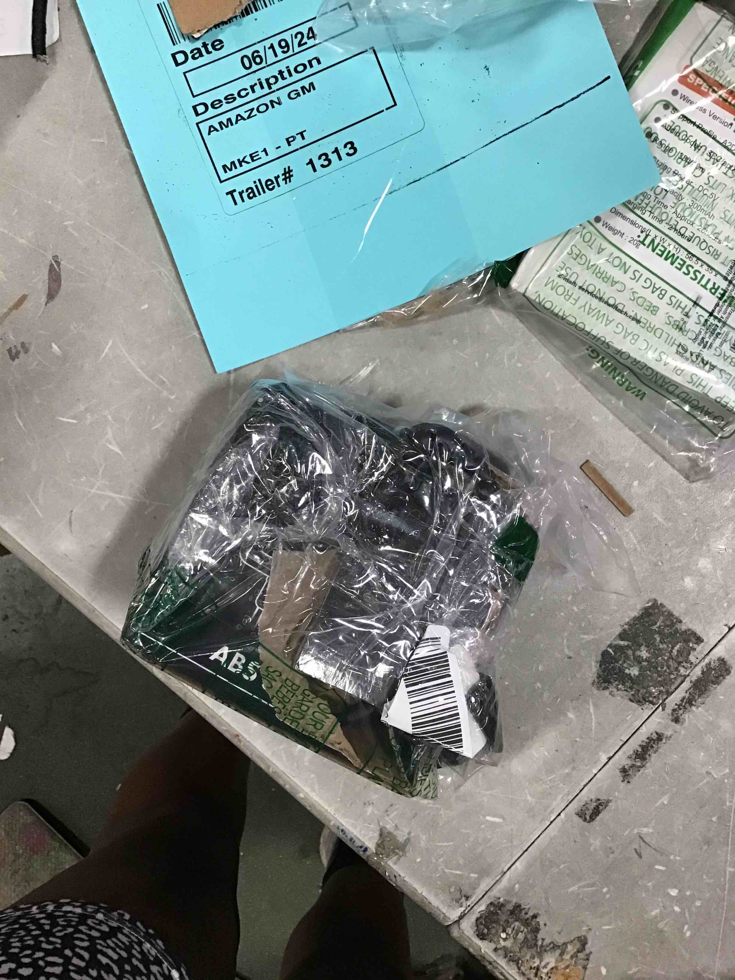 https://s3.amazonaws.com/lotting-images-prod/bidfta/BLU6481866_1719935221719.jpeg