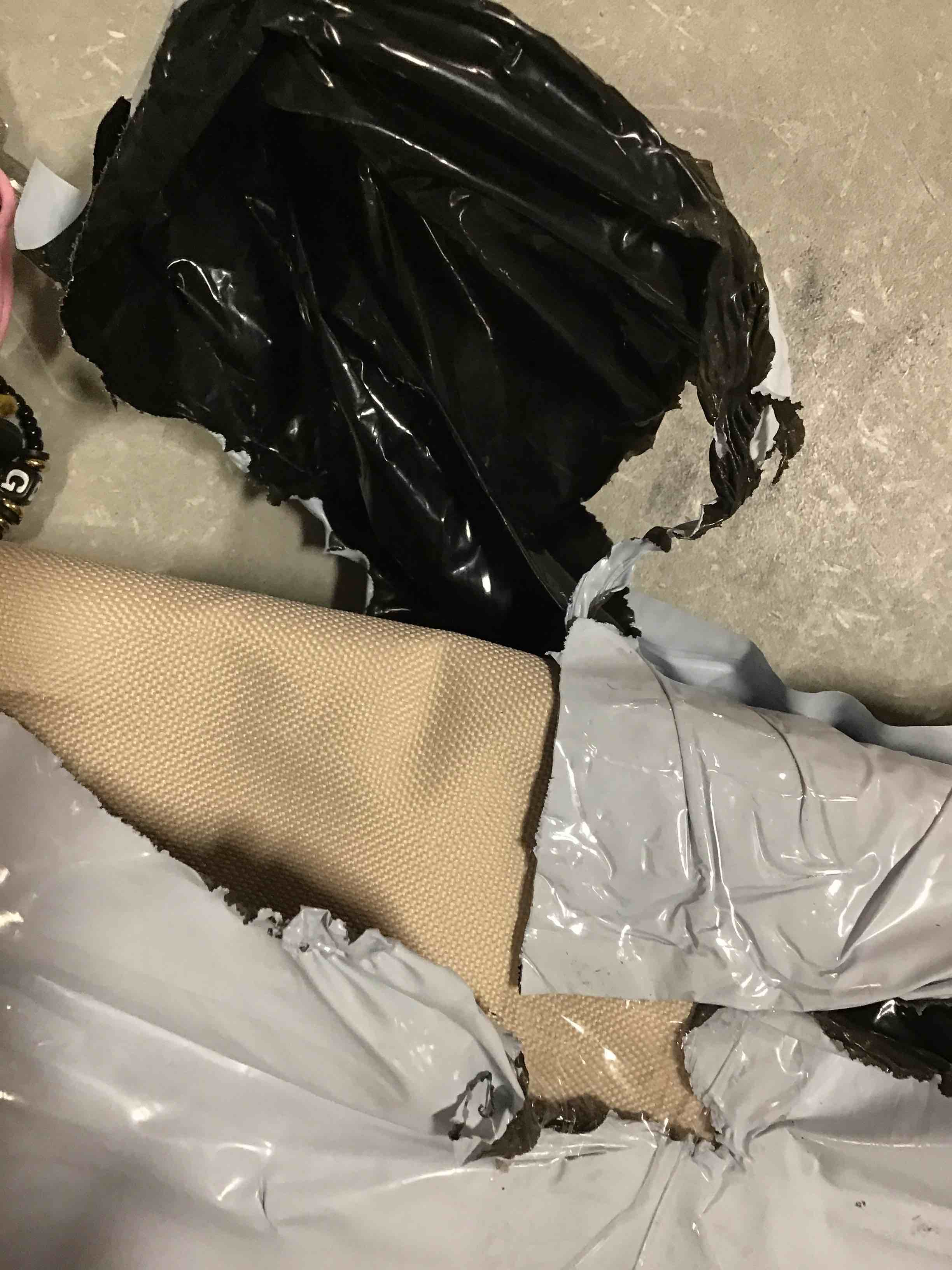https://s3.amazonaws.com/lotting-images-prod/bidfta/BLU6481896_1719939876534.jpeg