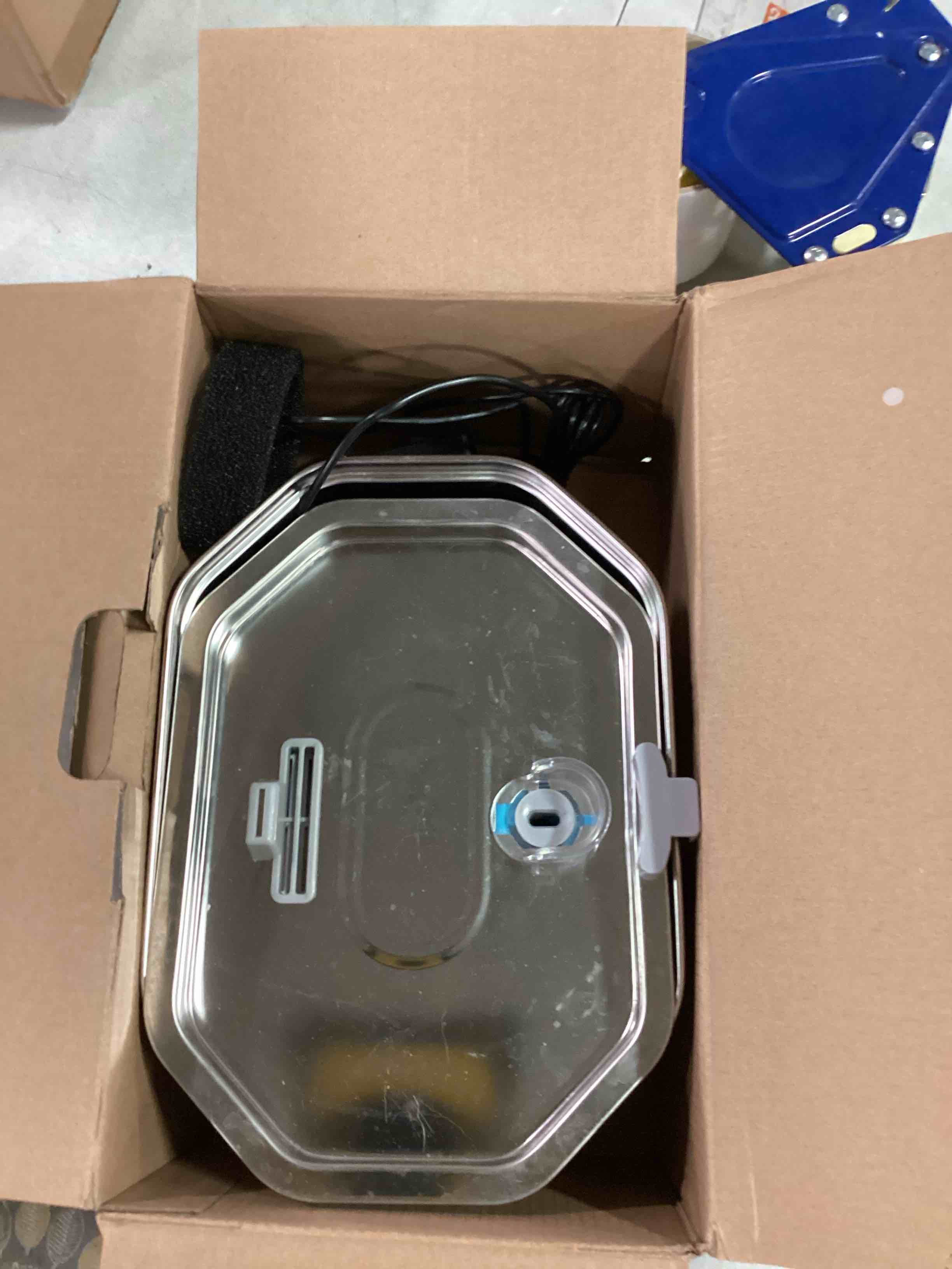 https://s3.amazonaws.com/lotting-images-prod/bidfta/BLU6482051_1718894410667.jpeg