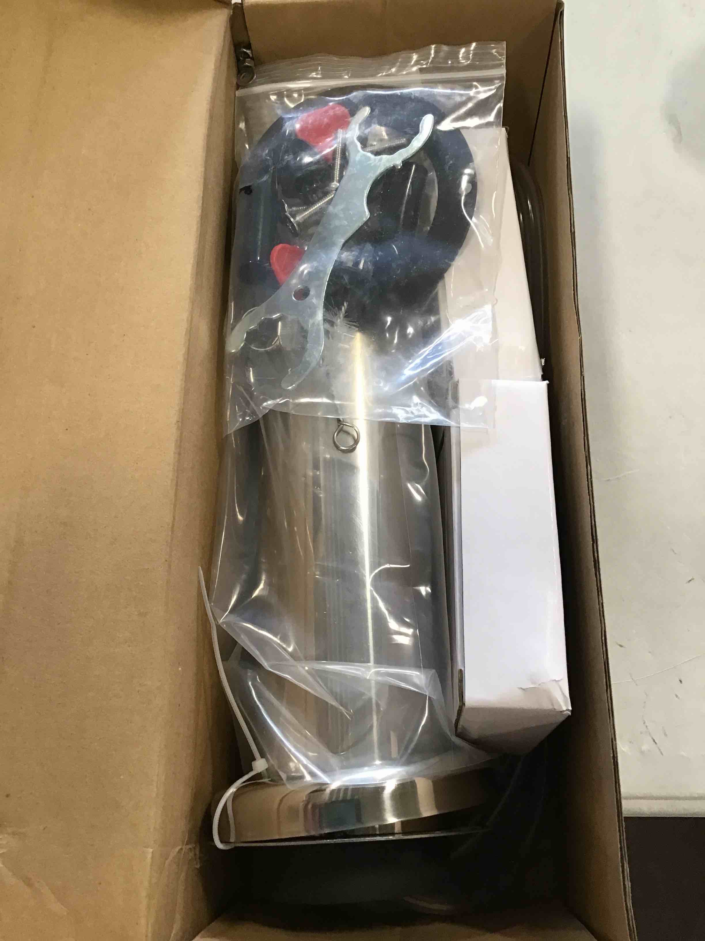 https://s3.amazonaws.com/lotting-images-prod/bidfta/BLU6483414_1719580967258.jpeg