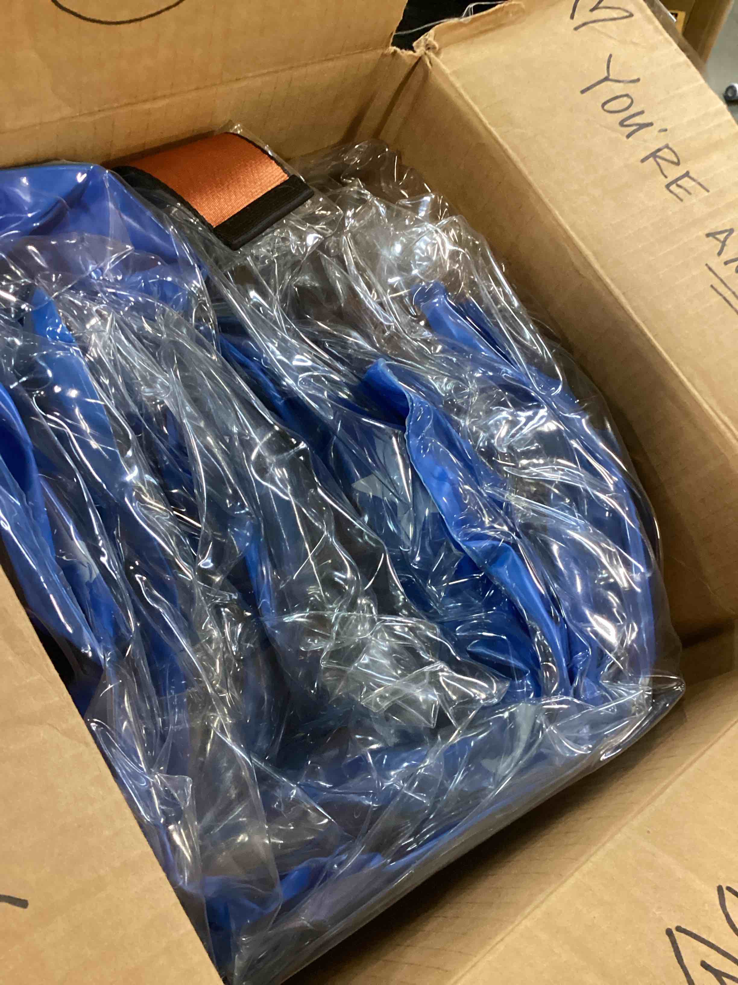 https://s3.amazonaws.com/lotting-images-prod/bidfta/BLU6486771_1719070555682.jpeg