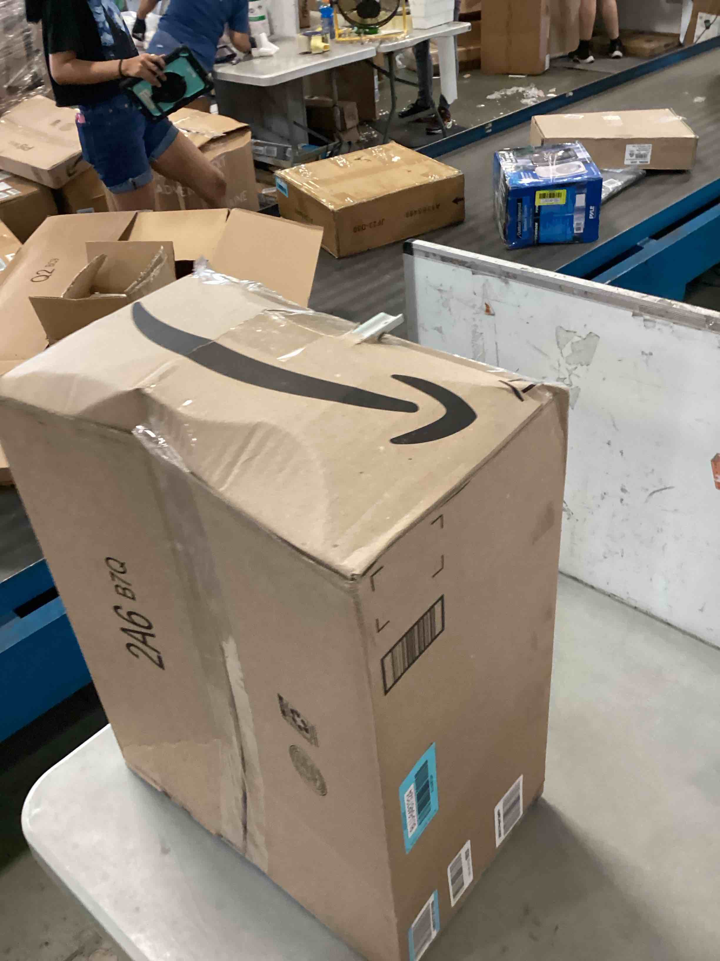 https://s3.amazonaws.com/lotting-images-prod/bidfta/BLU6487324_1719602616414.jpeg