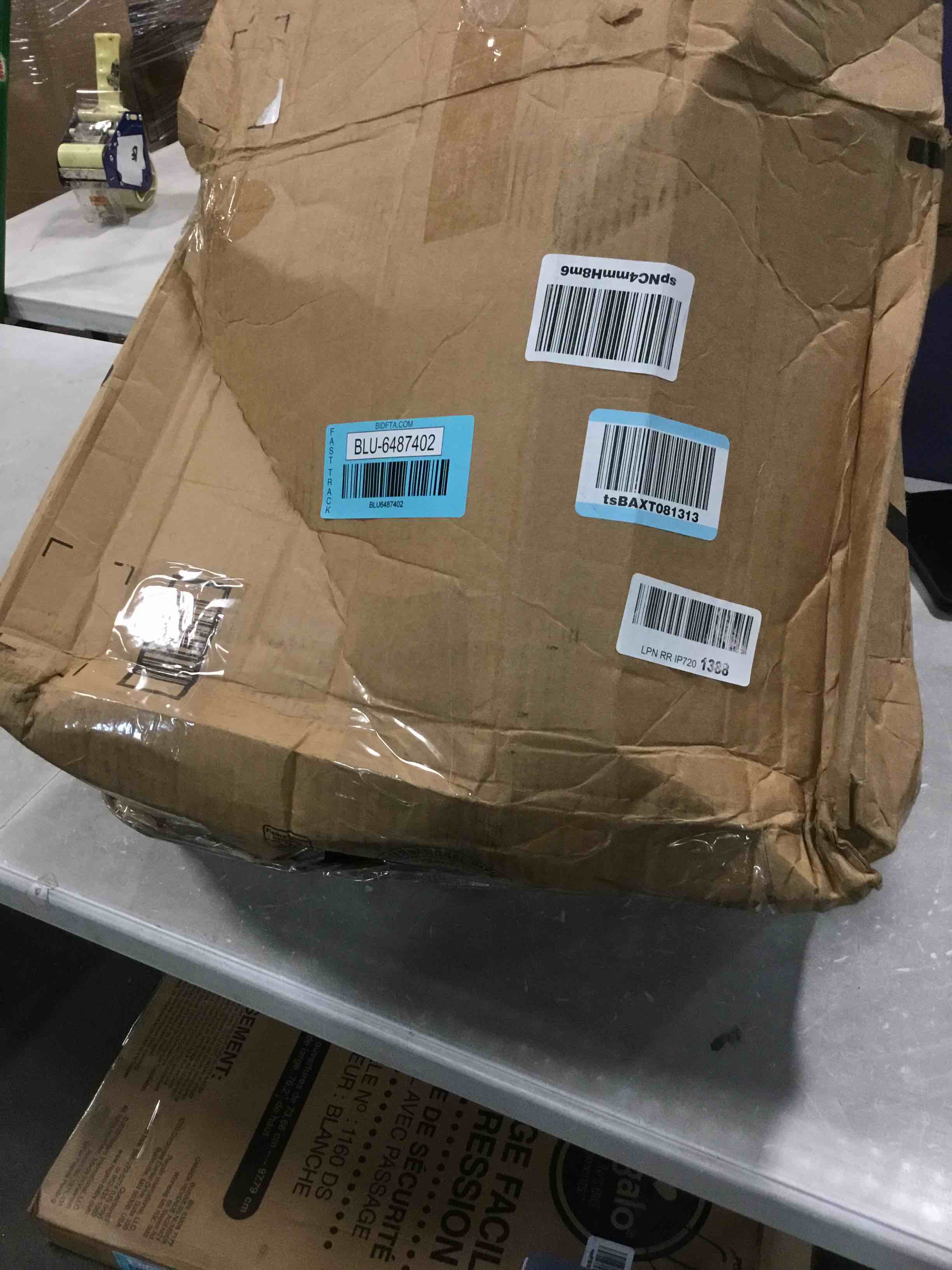 https://s3.amazonaws.com/lotting-images-prod/bidfta/BLU6487402_1719635944895.jpeg