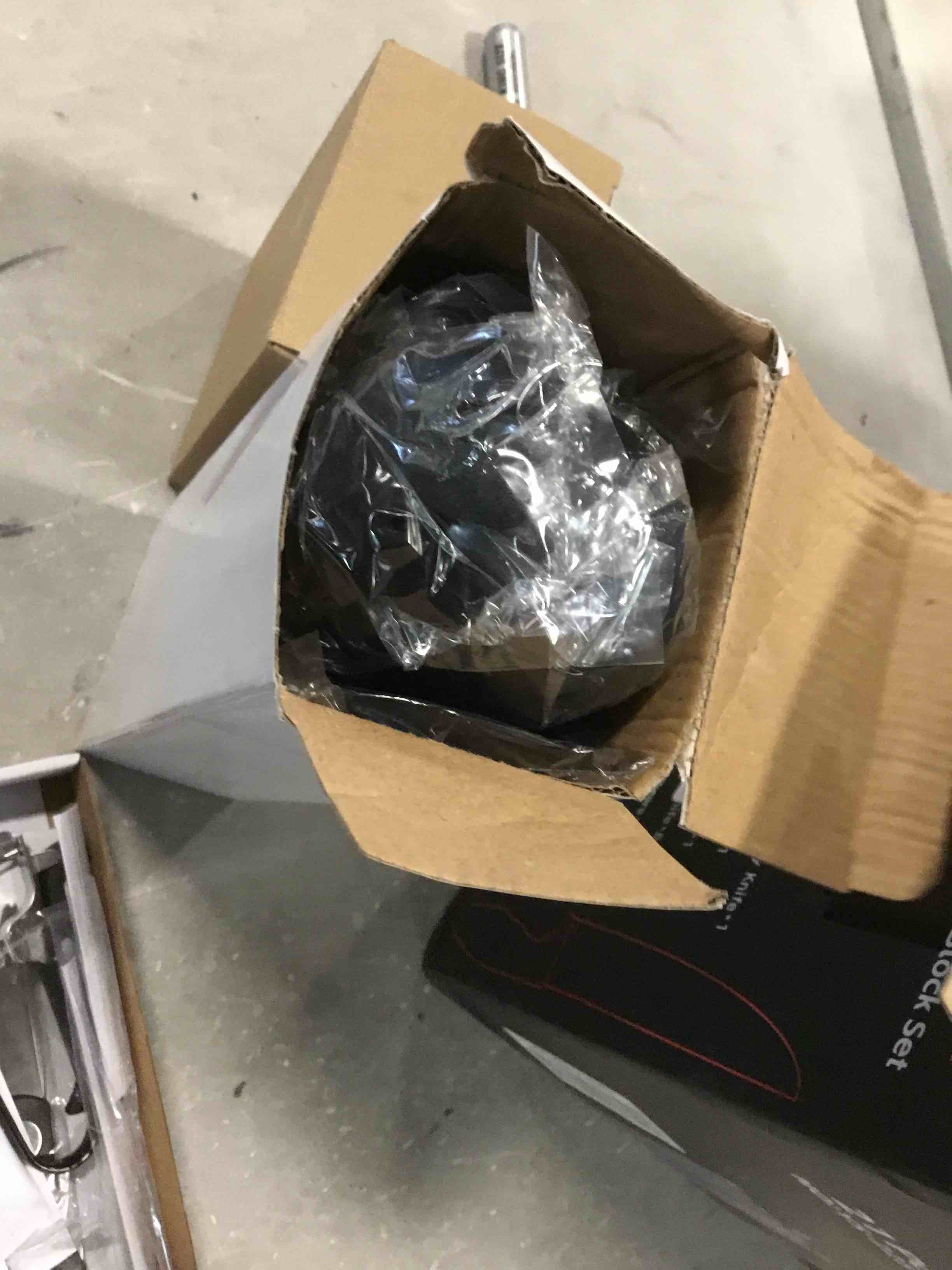 https://s3.amazonaws.com/lotting-images-prod/bidfta/BLU6487426_1719836473339.jpeg