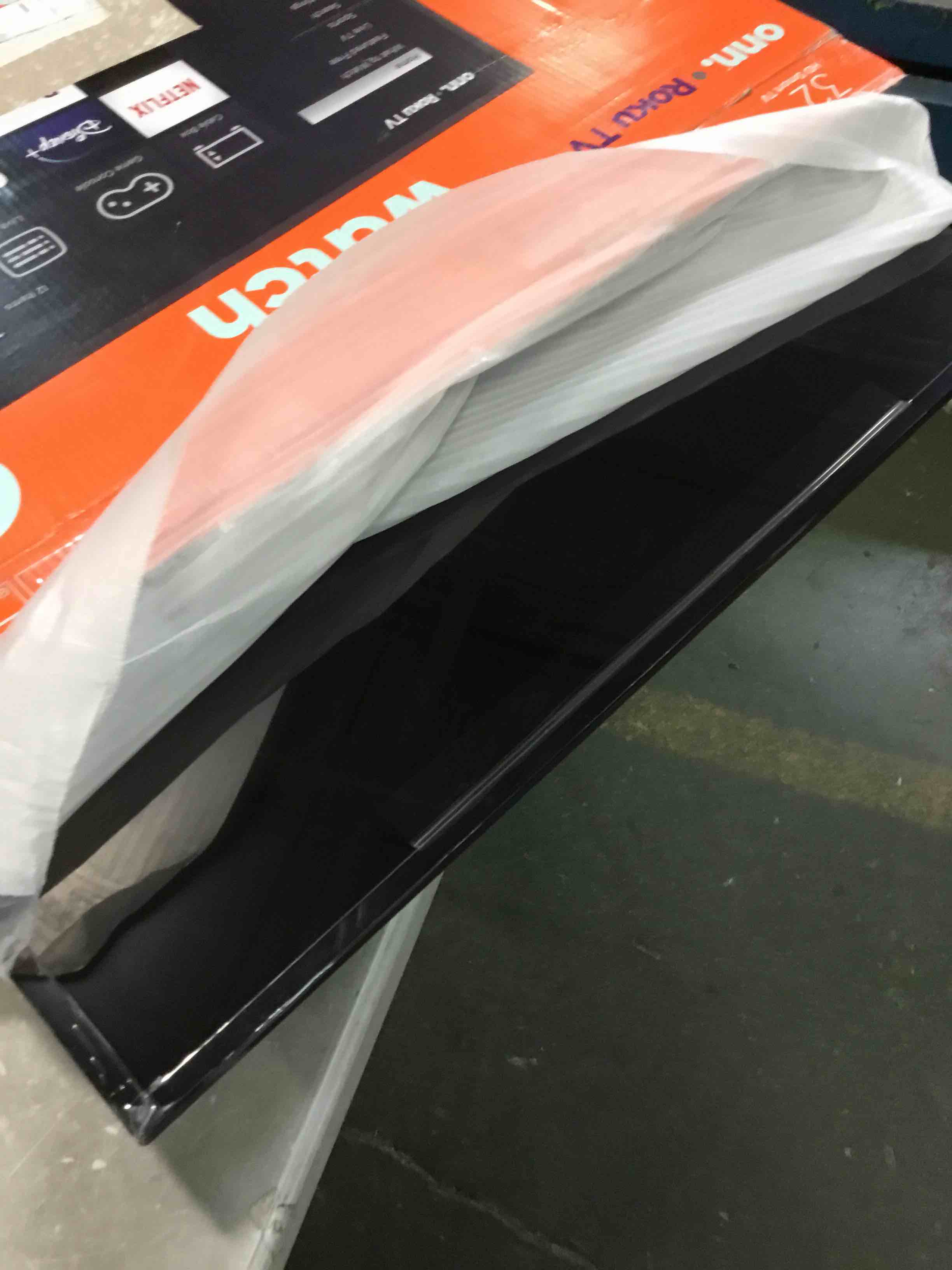 https://s3.amazonaws.com/lotting-images-prod/bidfta/BLU6487481_1719843687536.jpeg