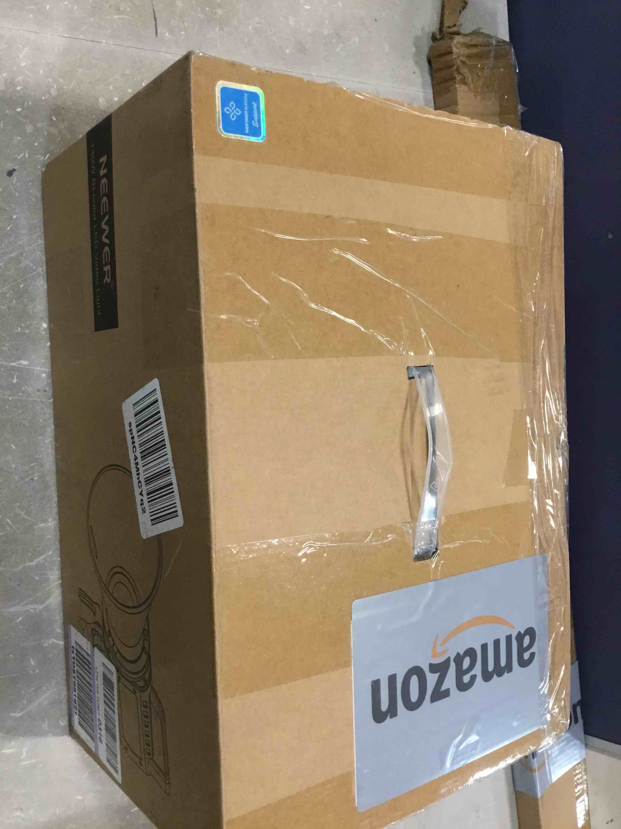 https://s3.amazonaws.com/lotting-images-prod/bidfta/BLU6487569_1719856806387.jpeg