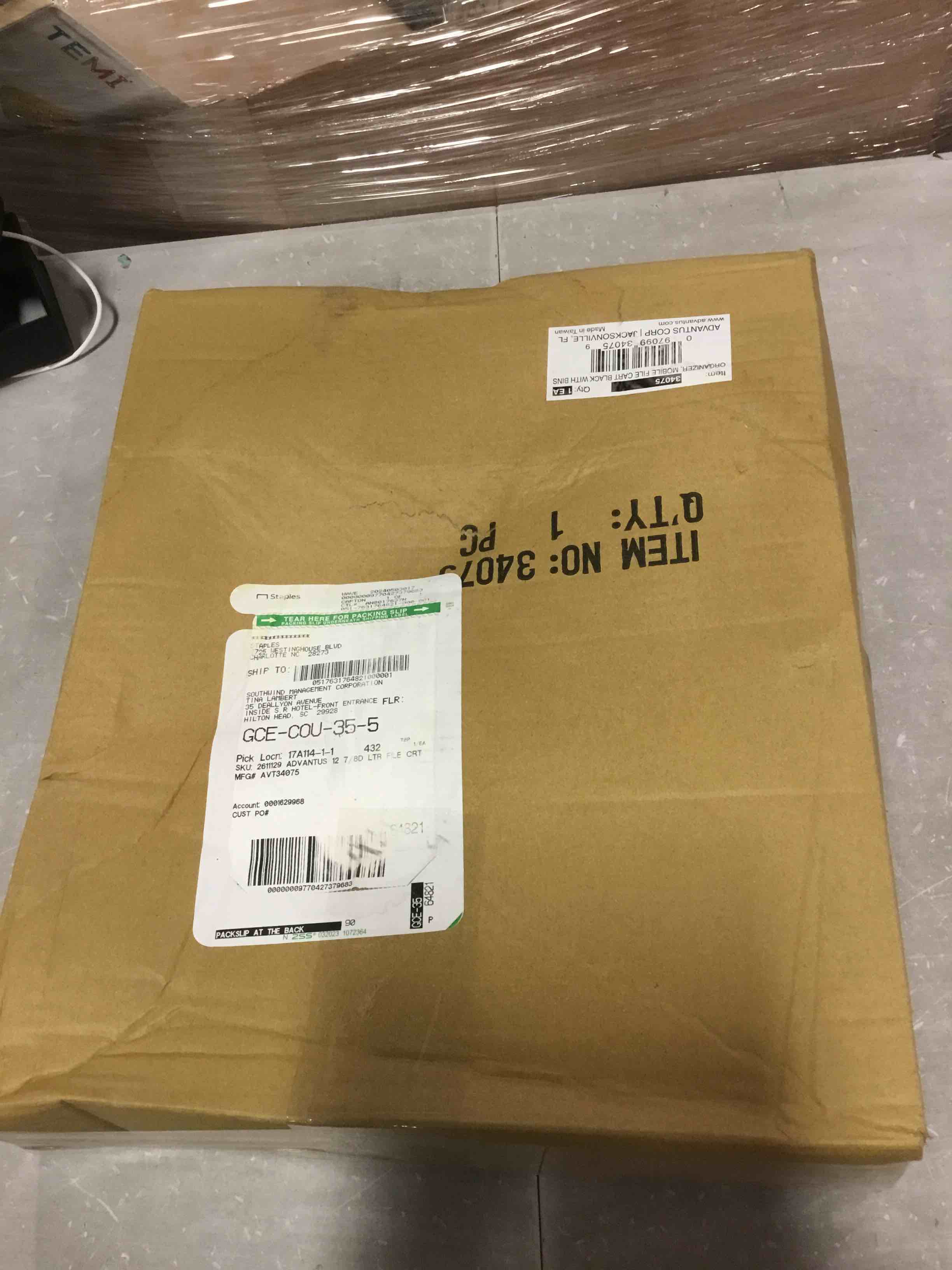 https://s3.amazonaws.com/lotting-images-prod/bidfta/BLU6490720_1719837609842.jpeg