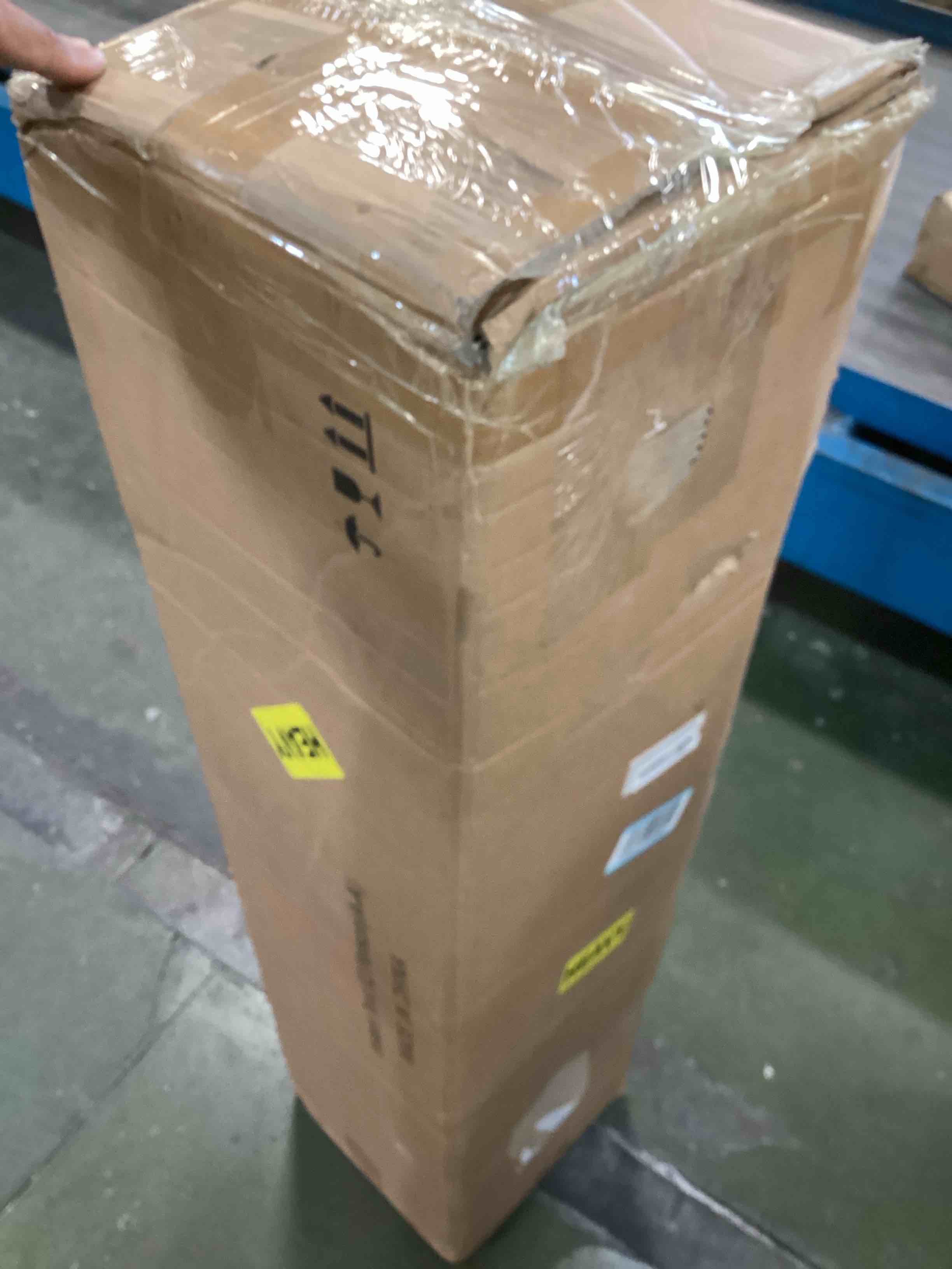https://s3.amazonaws.com/lotting-images-prod/bidfta/BLU6491875_1719940995660.jpeg