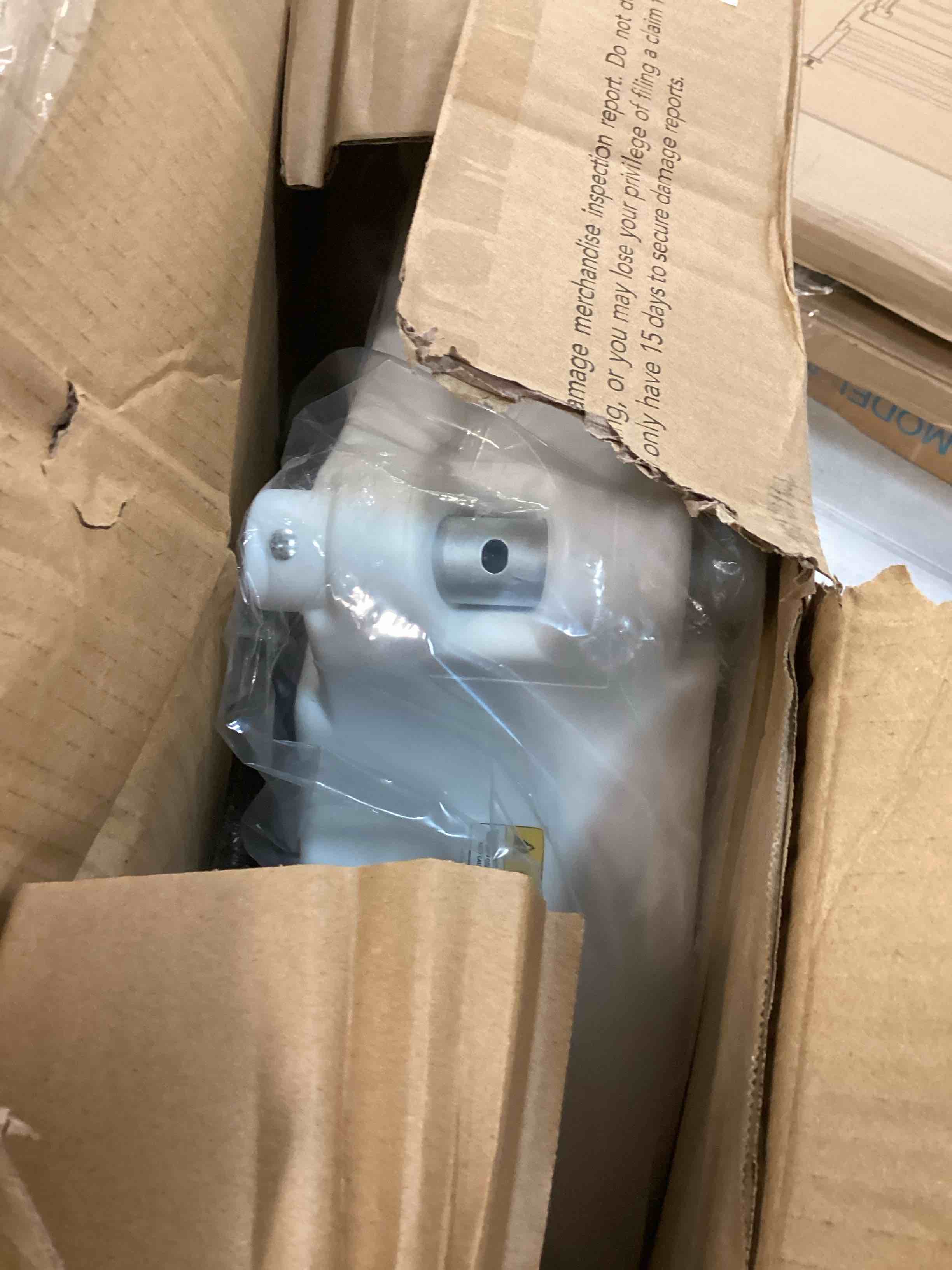 https://s3.amazonaws.com/lotting-images-prod/bidfta/BLU6491902_1719943836029.jpeg