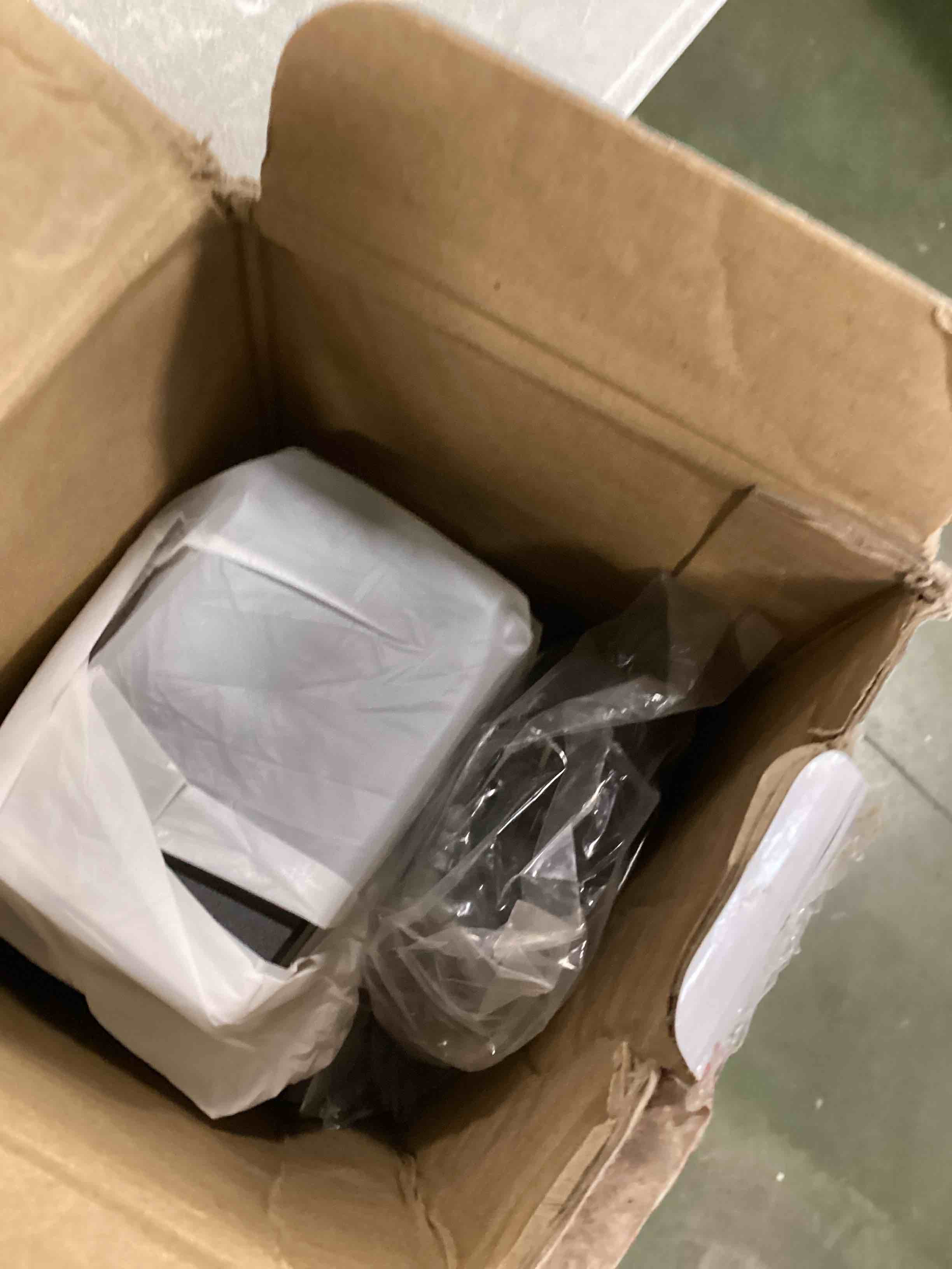 https://s3.amazonaws.com/lotting-images-prod/bidfta/BLU6492237_1720614034615.jpeg