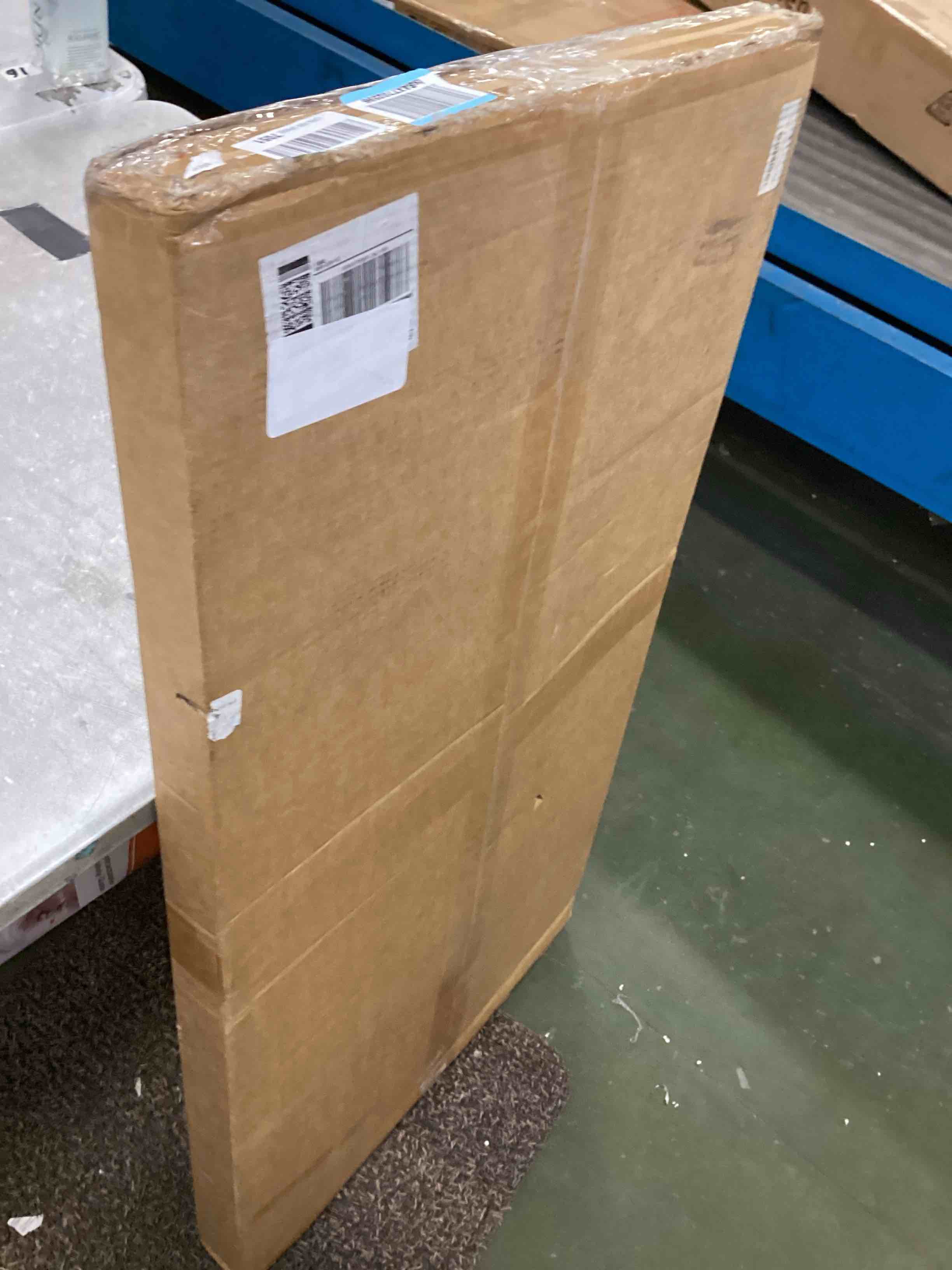 https://s3.amazonaws.com/lotting-images-prod/bidfta/BLU6492276_1720618122968.jpeg