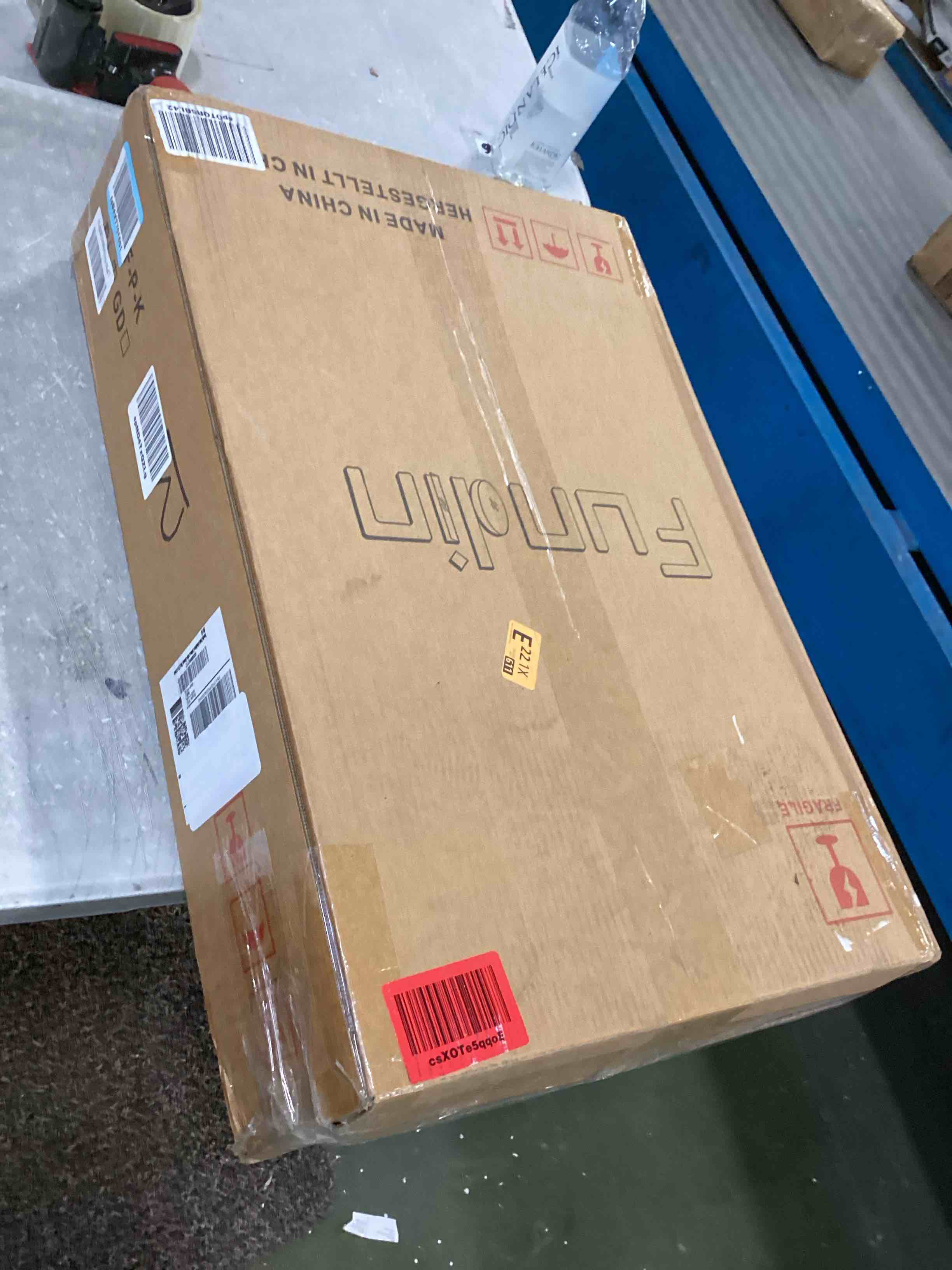 https://s3.amazonaws.com/lotting-images-prod/bidfta/BLU6492301_1720622836999.jpeg