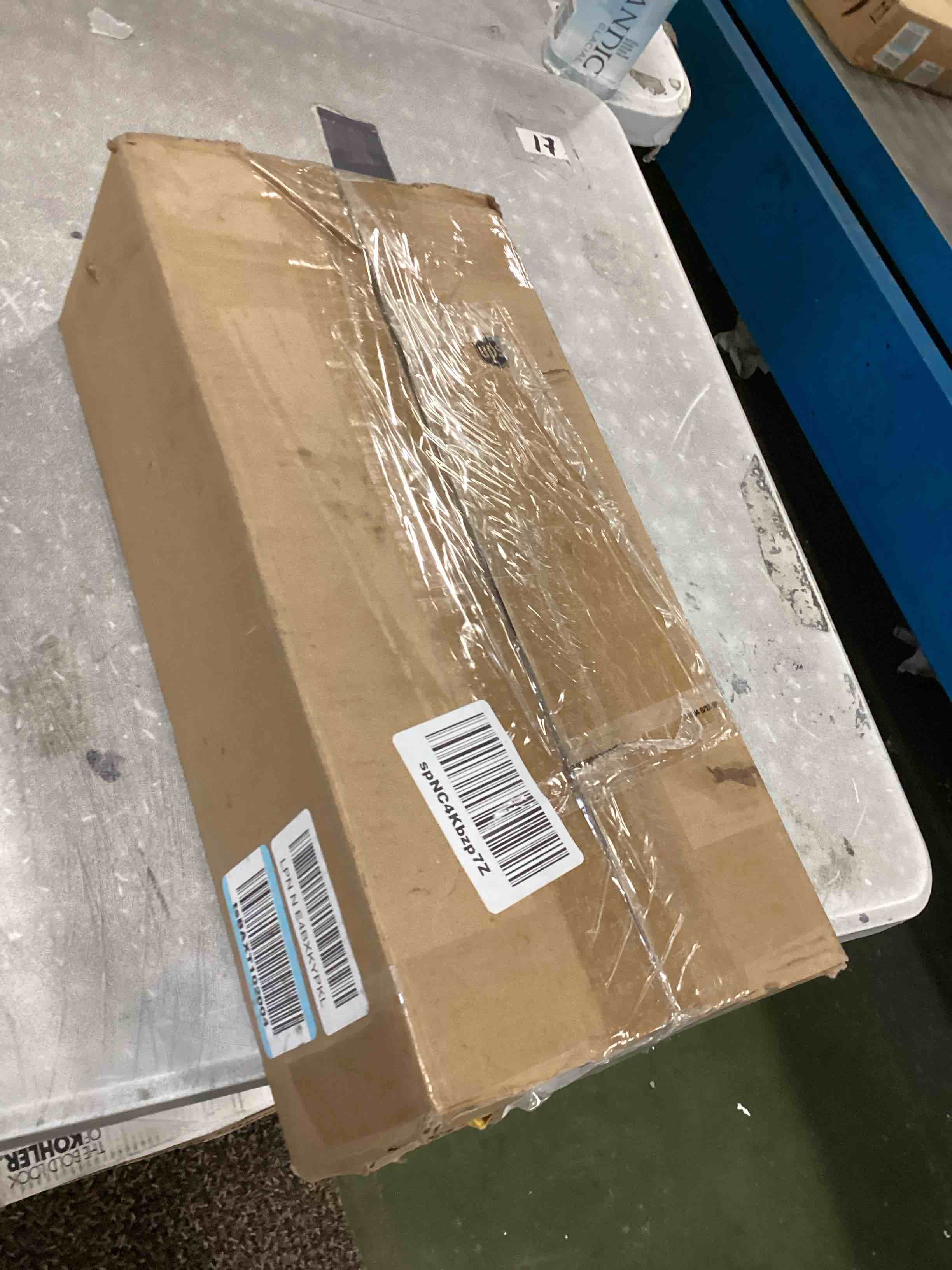 https://s3.amazonaws.com/lotting-images-prod/bidfta/BLU6492323_1720625264411.jpeg