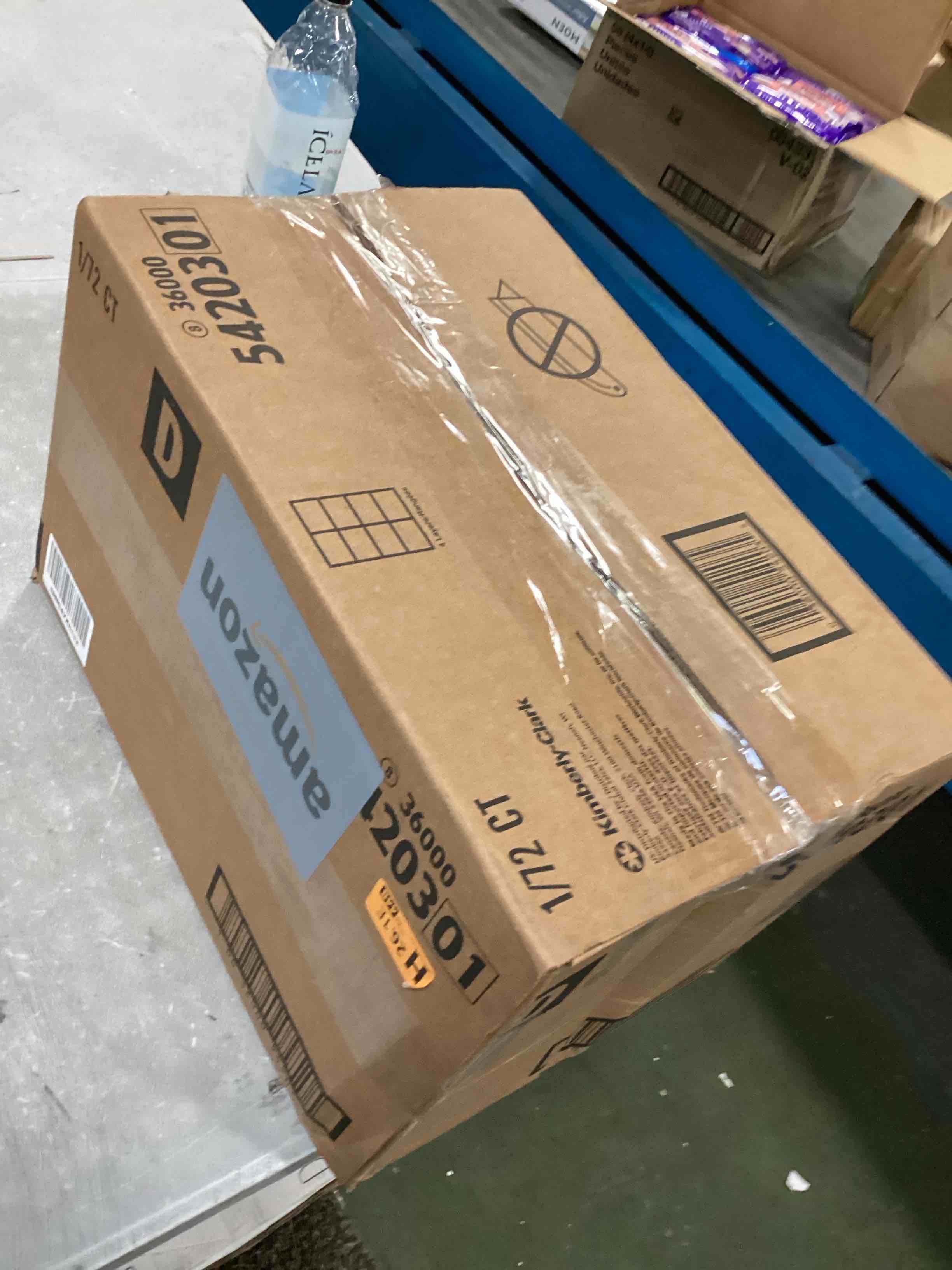 https://s3.amazonaws.com/lotting-images-prod/bidfta/BLU6492333_1720626237619.jpeg