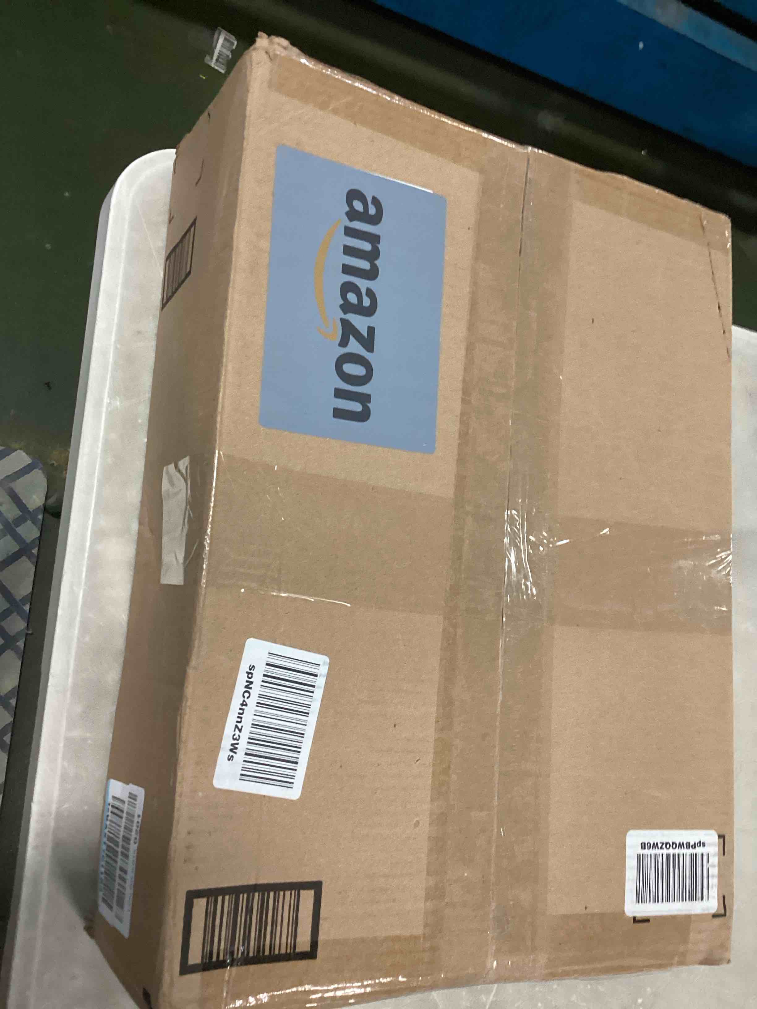 https://s3.amazonaws.com/lotting-images-prod/bidfta/BLU6494278_1719492983939.jpeg