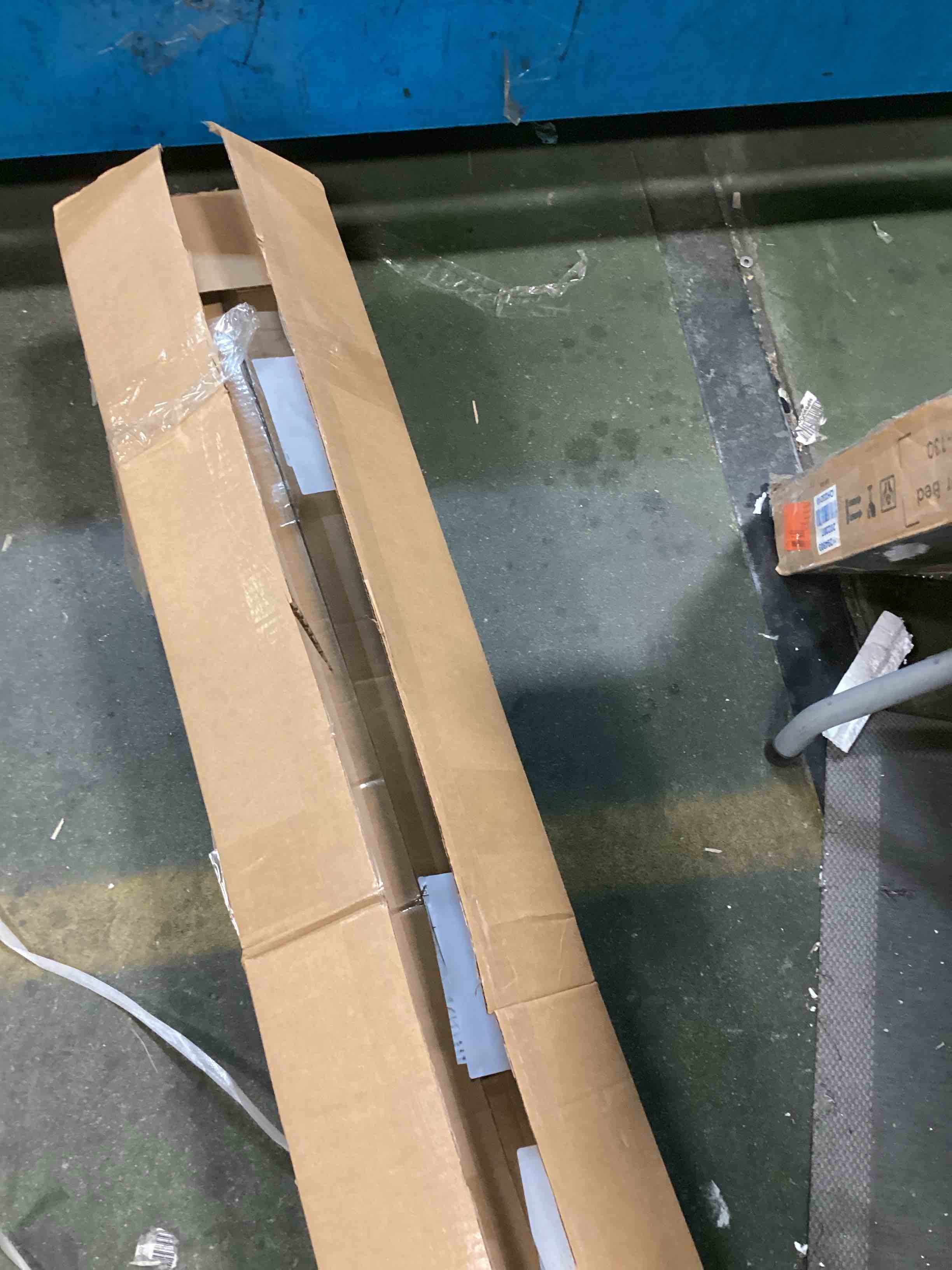 https://s3.amazonaws.com/lotting-images-prod/bidfta/BLU6495000_1719638153218.jpeg