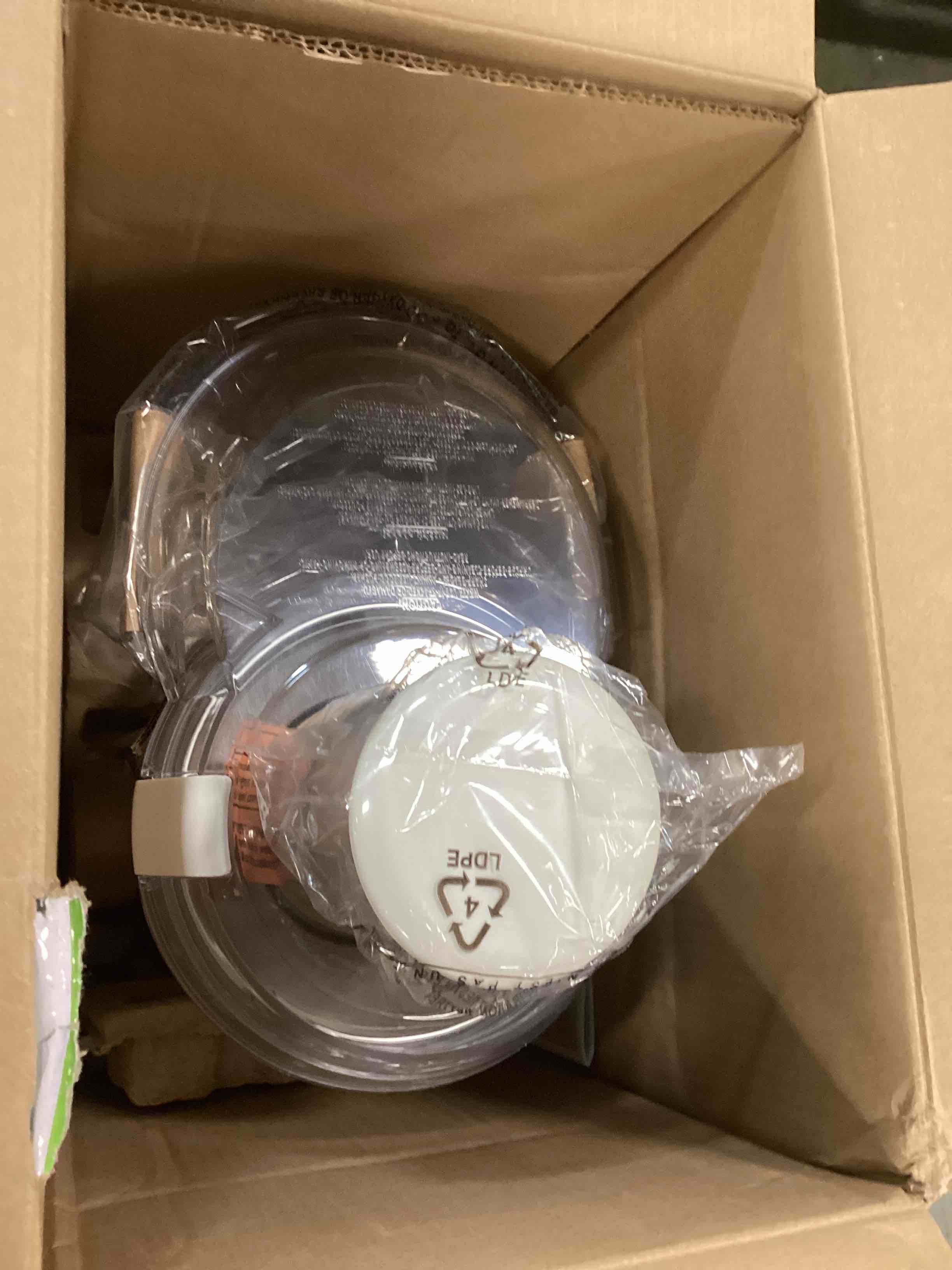 https://s3.amazonaws.com/lotting-images-prod/bidfta/BLU6495019_1719833544955.jpeg