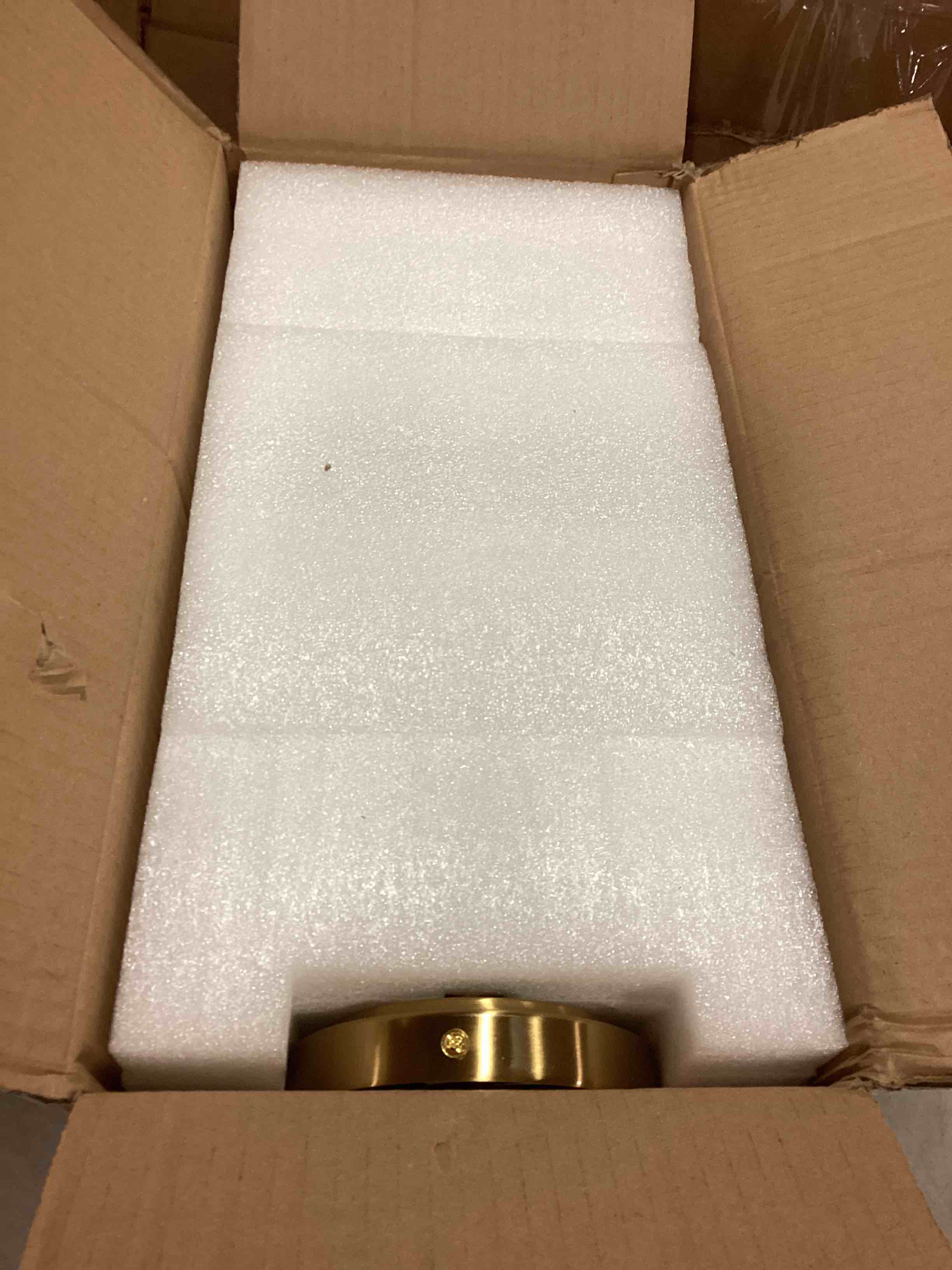 https://s3.amazonaws.com/lotting-images-prod/bidfta/BLU6495637_1719416663689.jpeg