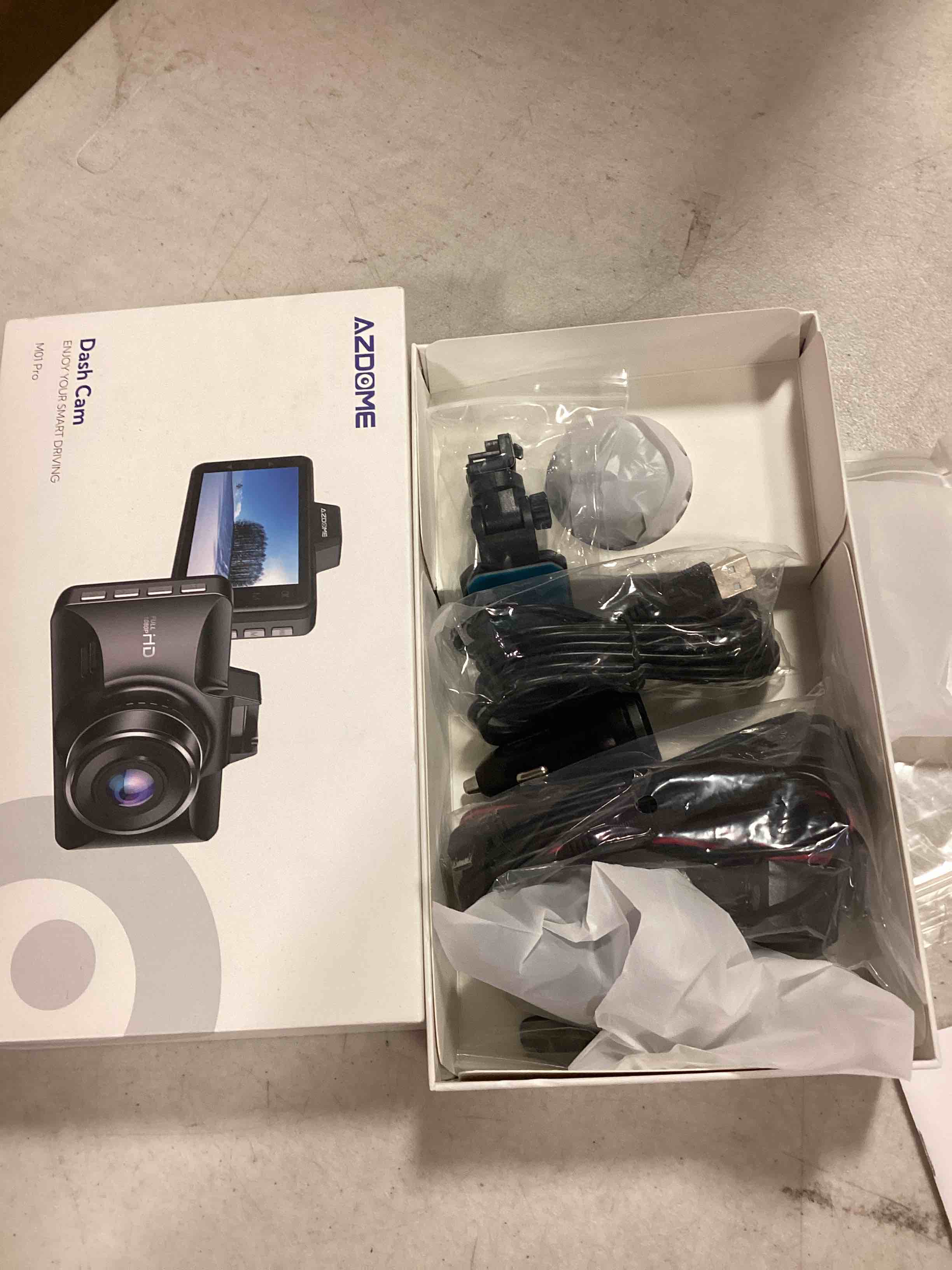 https://s3.amazonaws.com/lotting-images-prod/bidfta/BLU6495974_1719594171253.jpeg