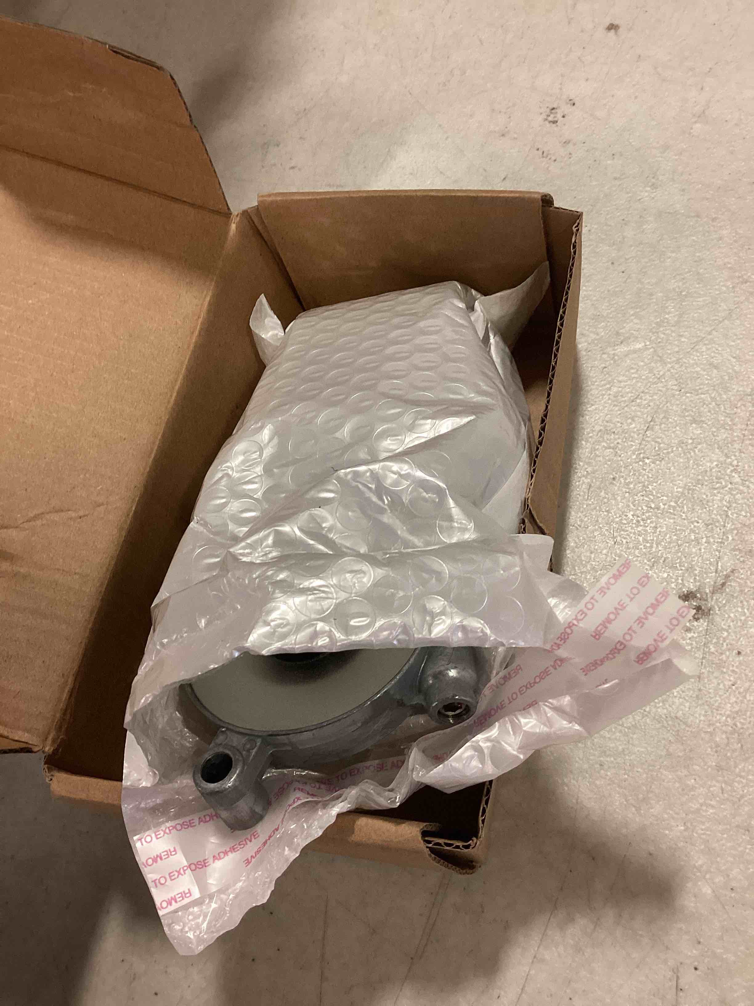https://s3.amazonaws.com/lotting-images-prod/bidfta/BLU6496032_1719600426644.jpeg