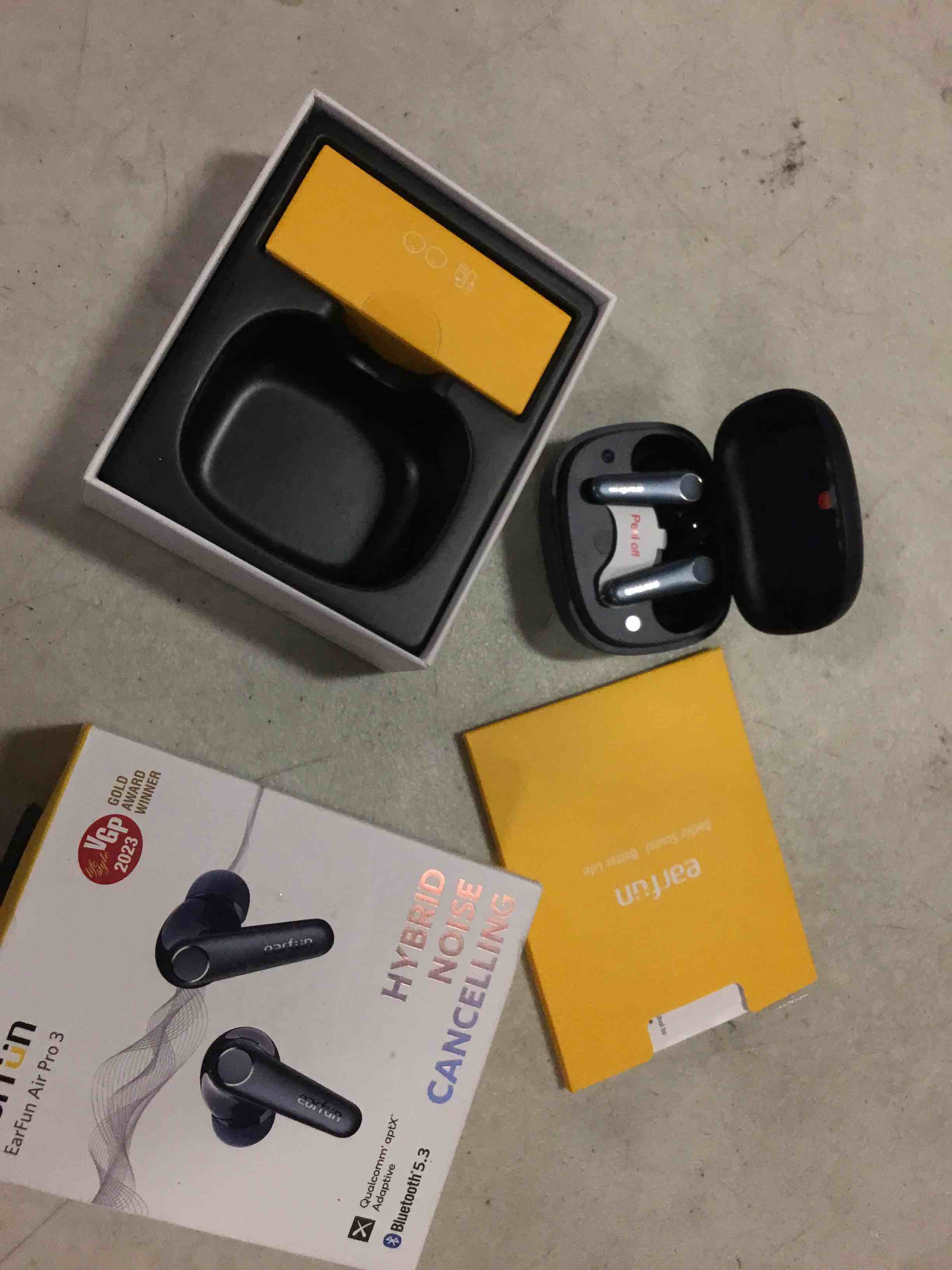 https://s3.amazonaws.com/lotting-images-prod/bidfta/BLU6496843_1720032238264.jpeg