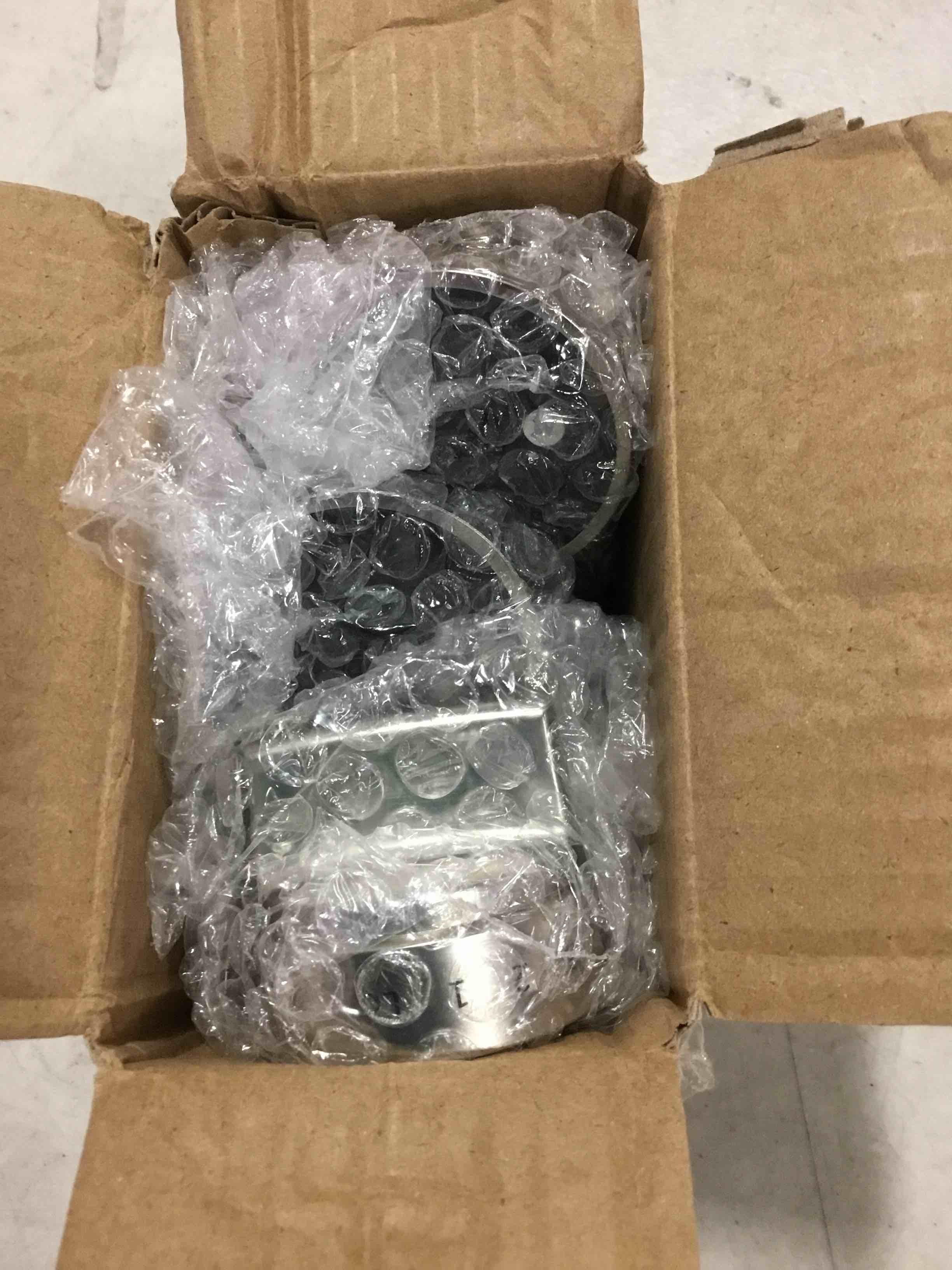 https://s3.amazonaws.com/lotting-images-prod/bidfta/BLU6496855_1720033350674.jpeg