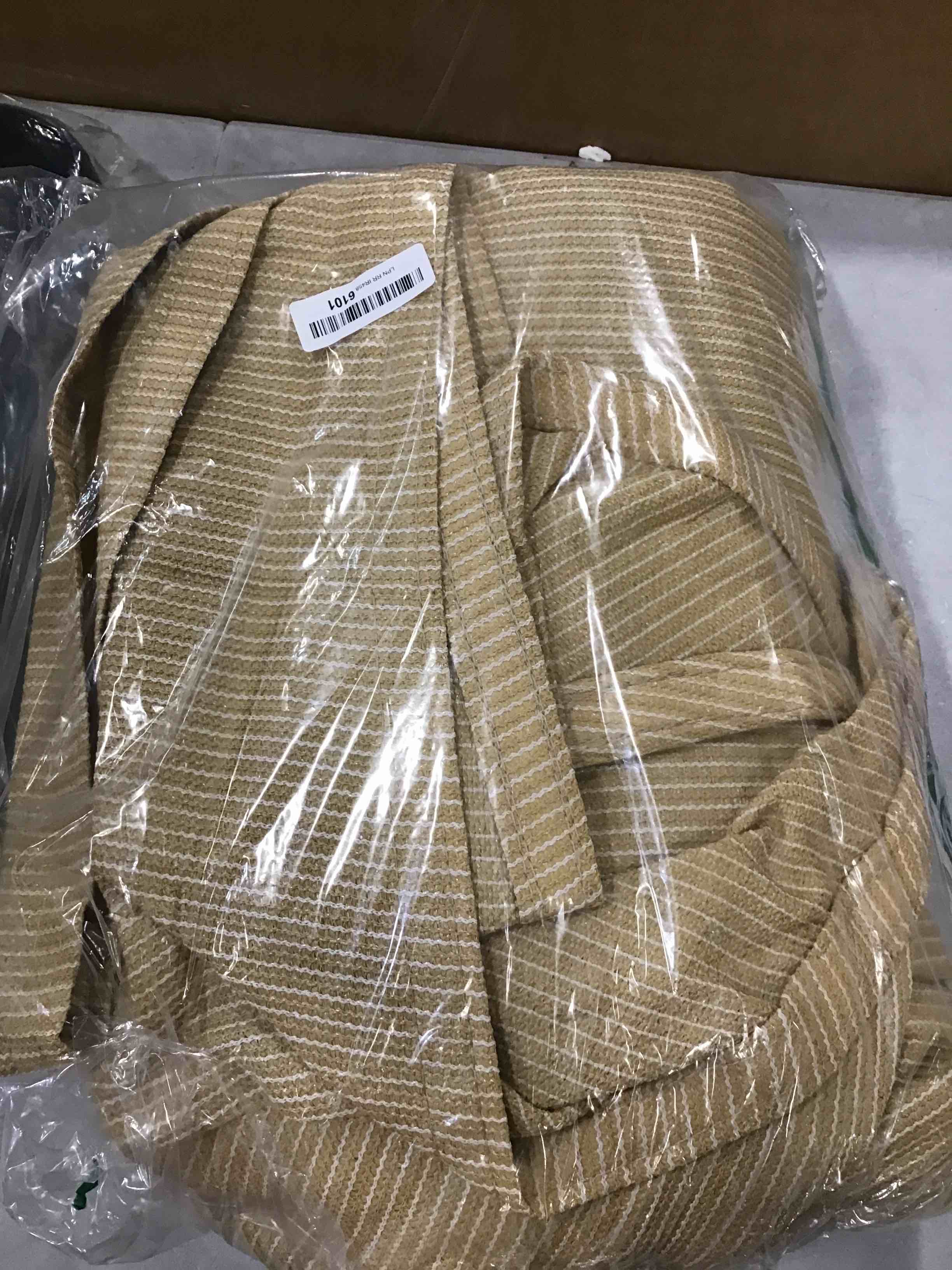 https://s3.amazonaws.com/lotting-images-prod/bidfta/BLU6498873_1719501448096.jpeg