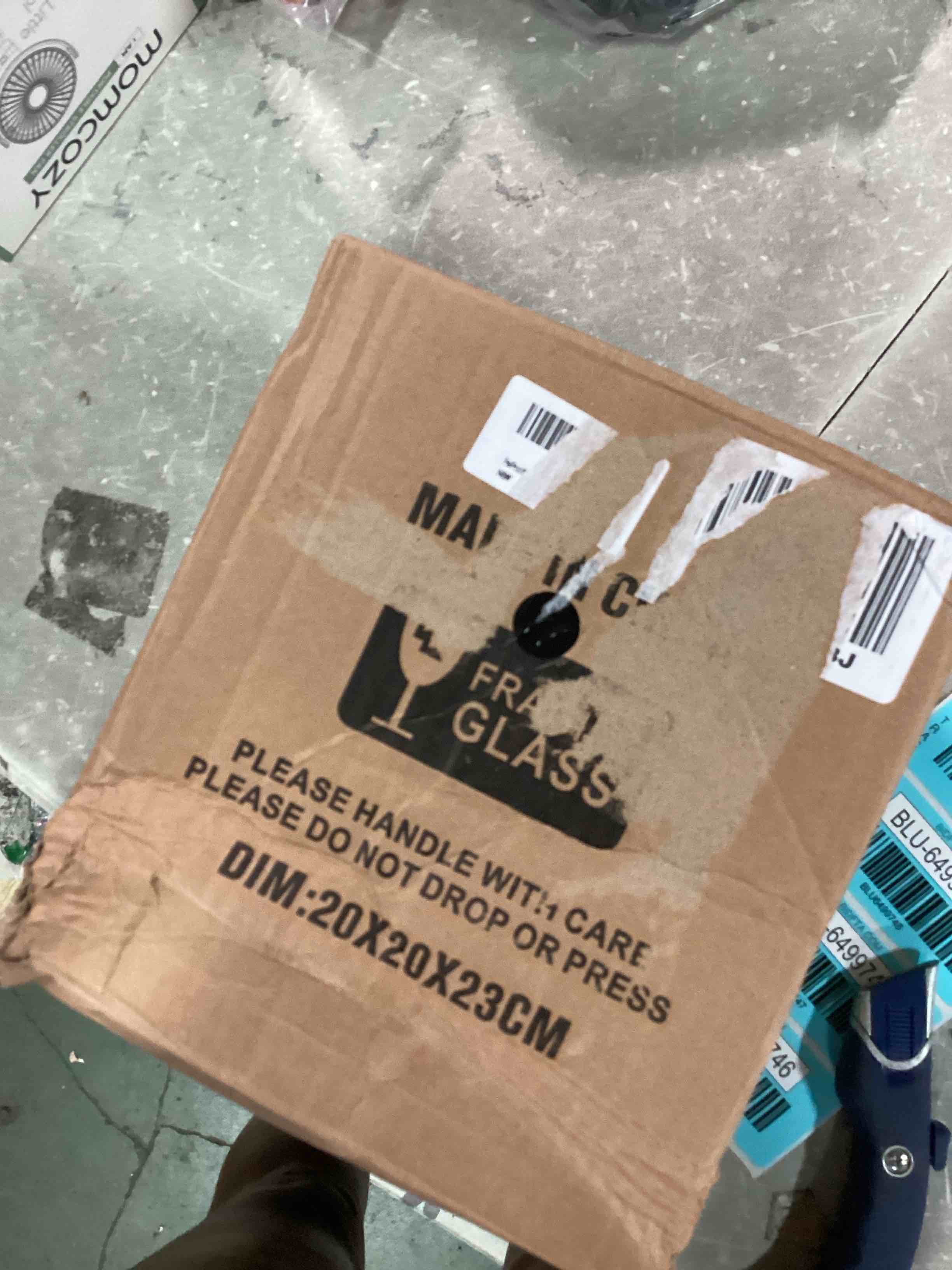 https://s3.amazonaws.com/lotting-images-prod/bidfta/BLU6499749_1720184646340.jpeg