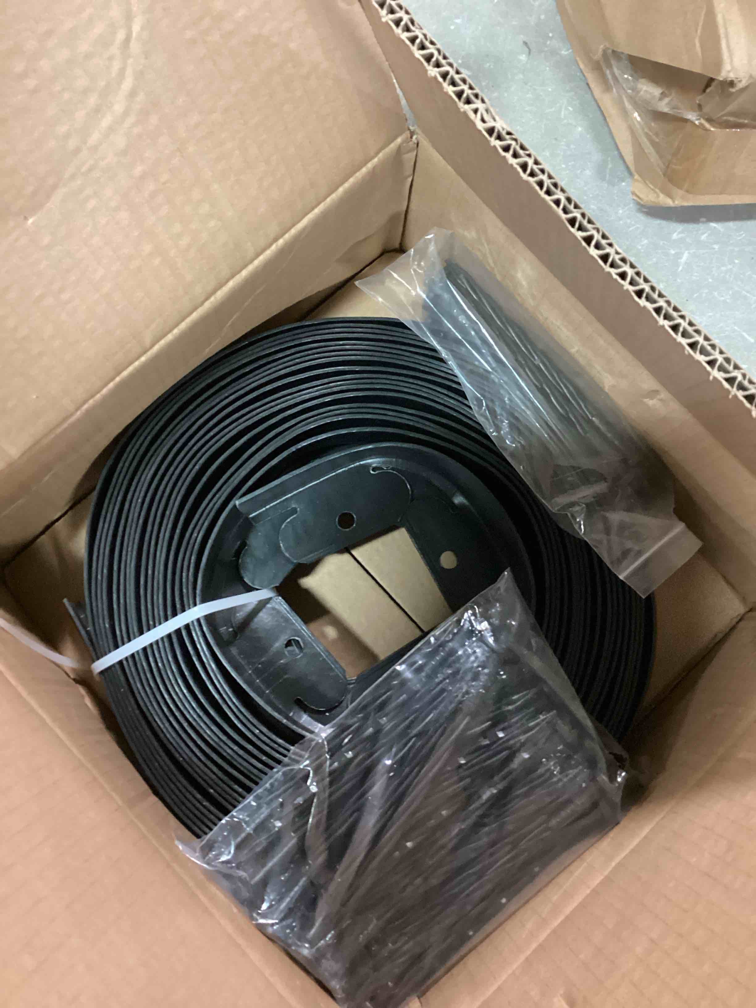 https://s3.amazonaws.com/lotting-images-prod/bidfta/BLU6499771_1720186452764.jpeg