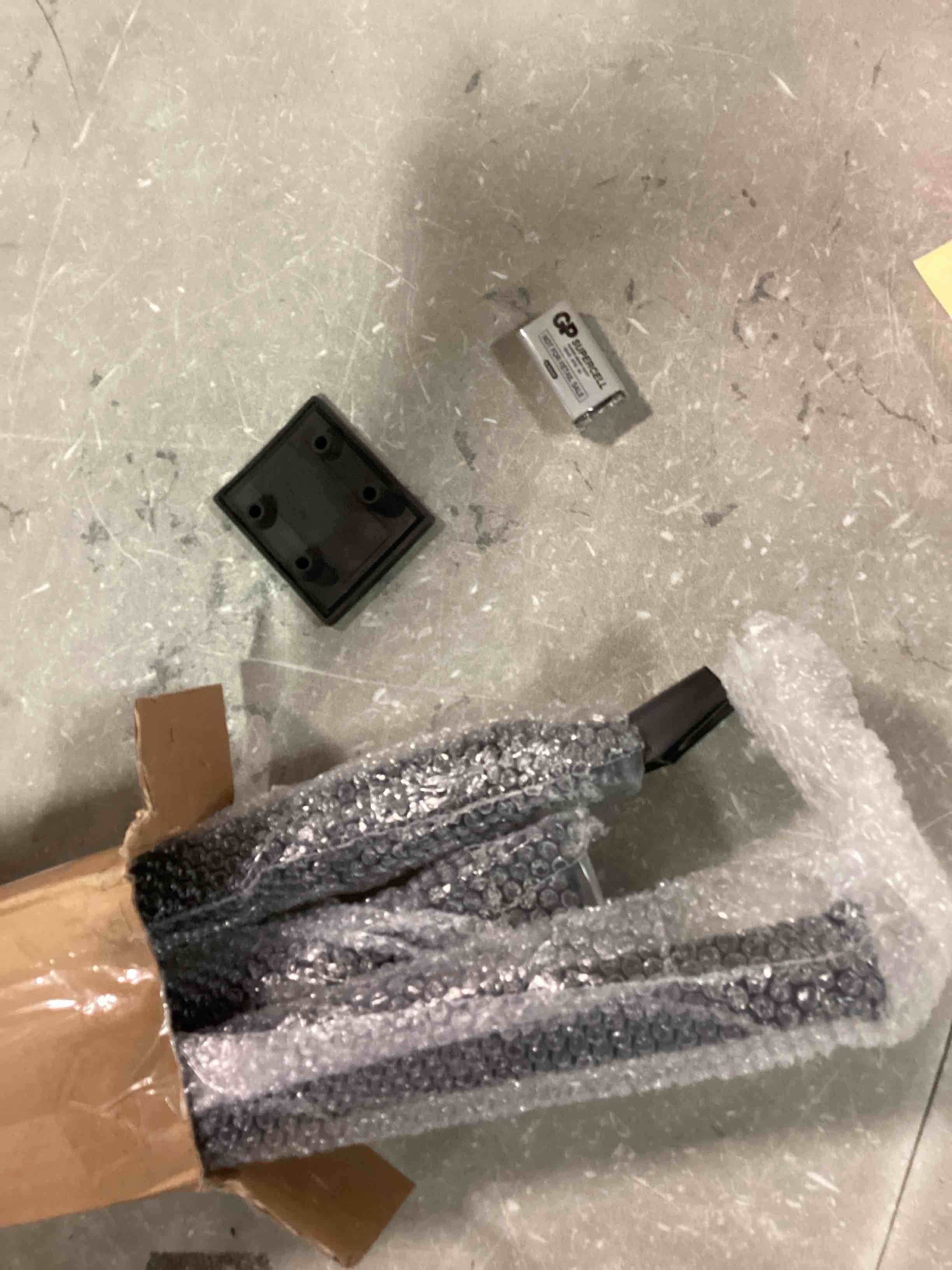 https://s3.amazonaws.com/lotting-images-prod/bidfta/BLU6499790_1720187371736.jpeg